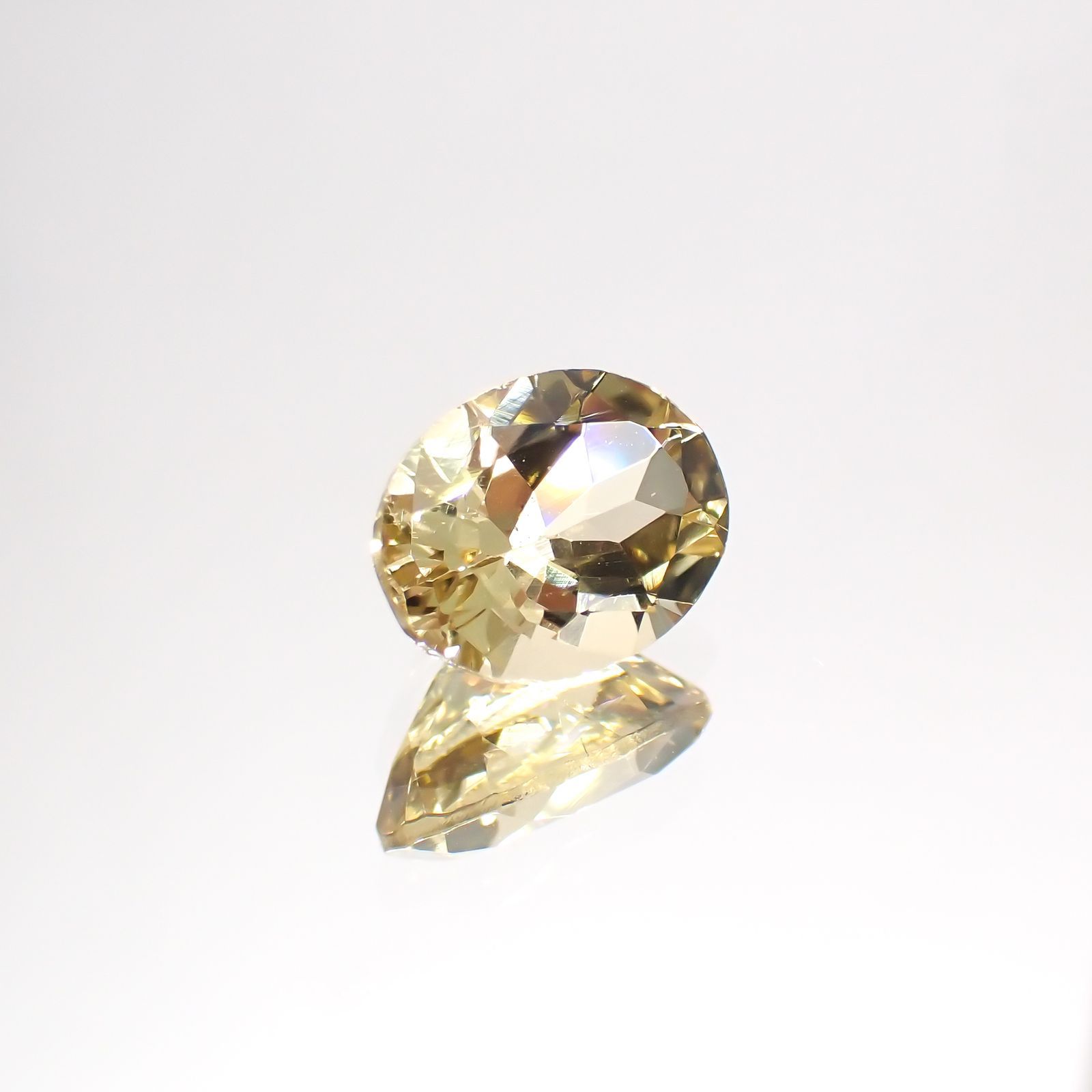 イエローベリル(宝石名イエロー・ベリル)ブラジル産 1.24ct 識別済[220114234]8.1x6.2mm前後