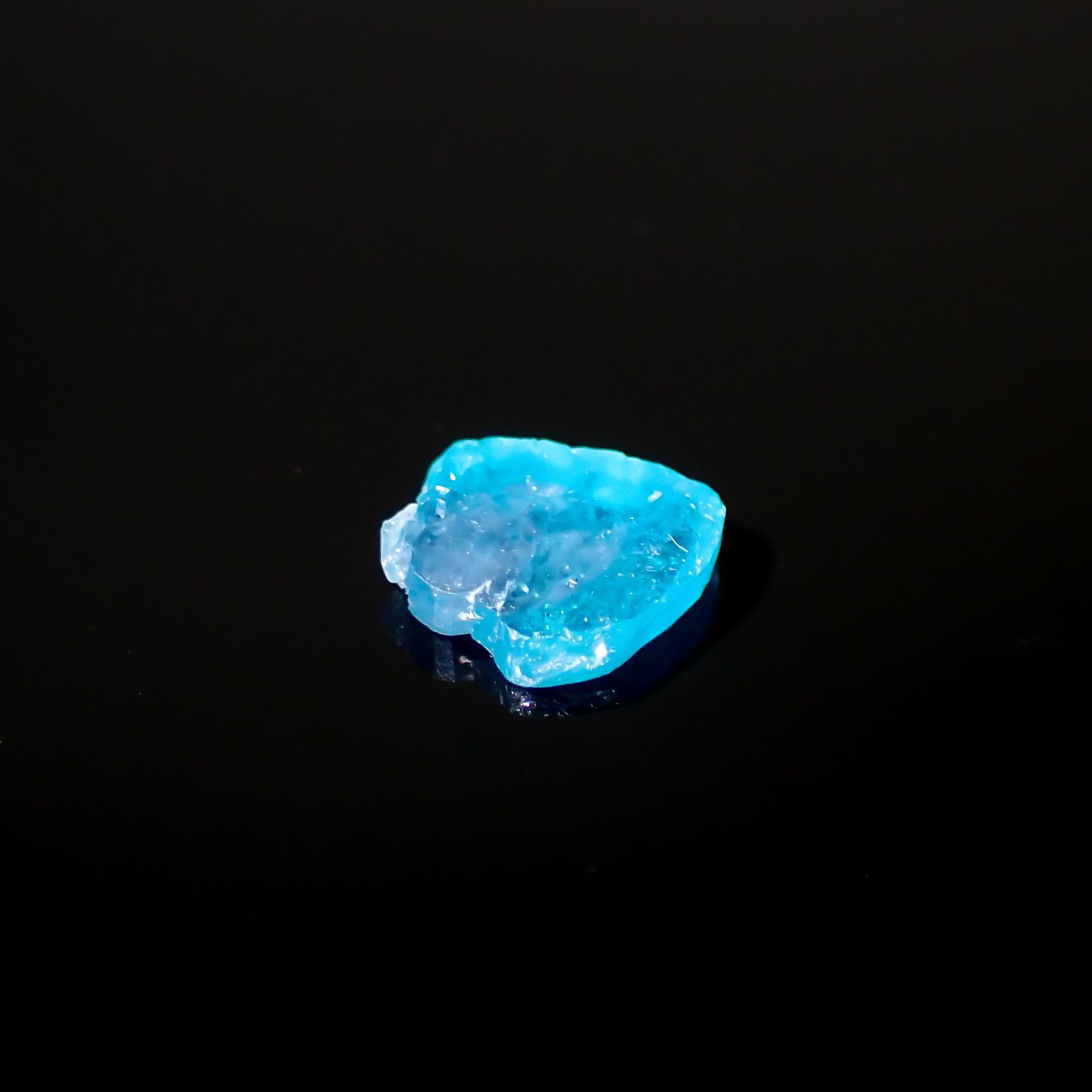 パライバトルマリン 原石スライス ブラジル・パライバ州バターリャ鉱山産 1.14ct[220616500]7.5x8.6mm前後