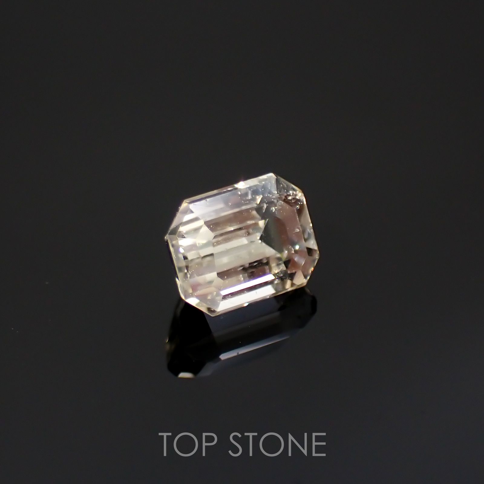 カラーレスエンスタタイト(宝石名ホワイト・エンスタタイト)スリランカ産 1.32ct 識別済[220115573]6.6x5mm前後