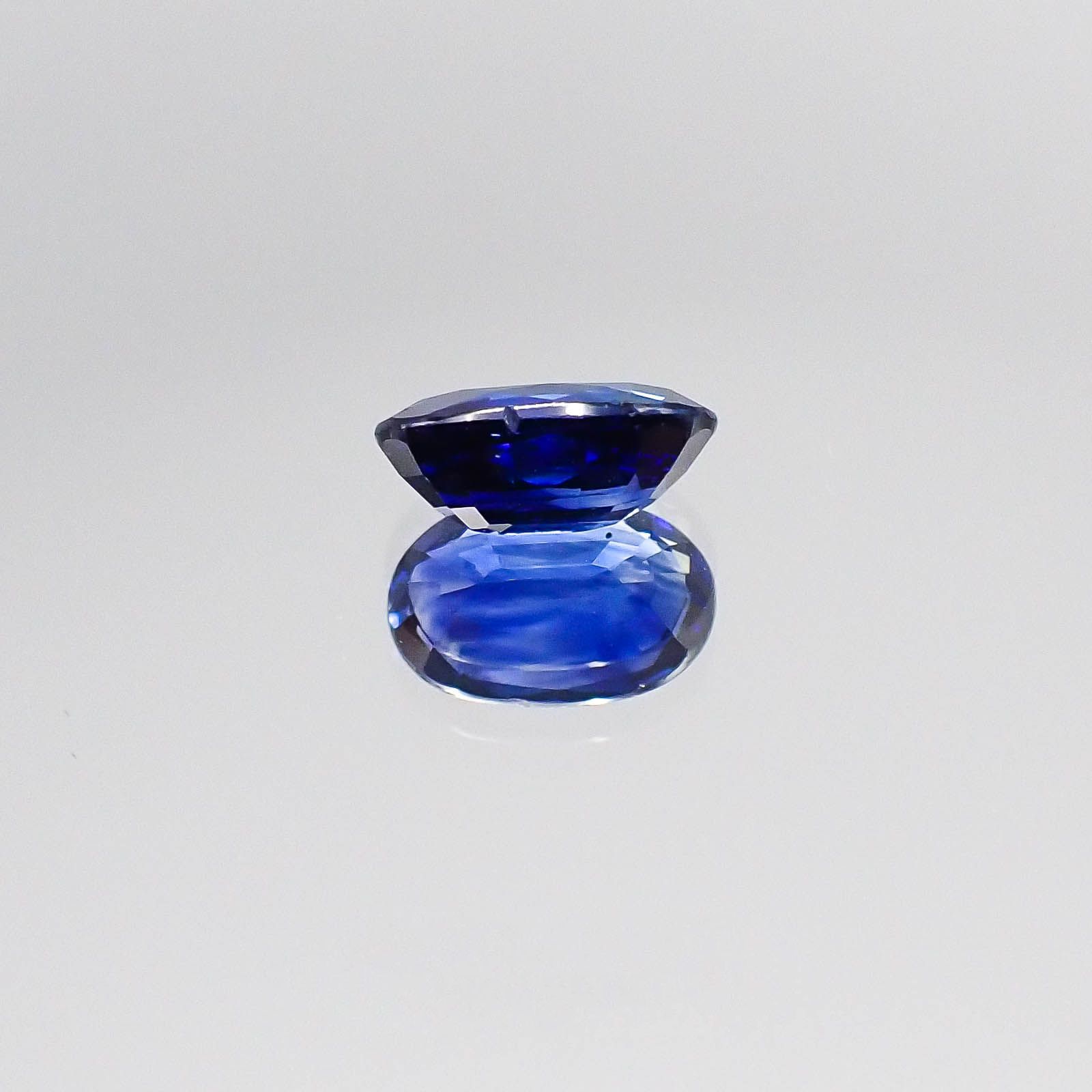 サファイア(宝石名サファイア)スリランカ産 0.99ct 識別済[220717113]7.3x4.7mm前後