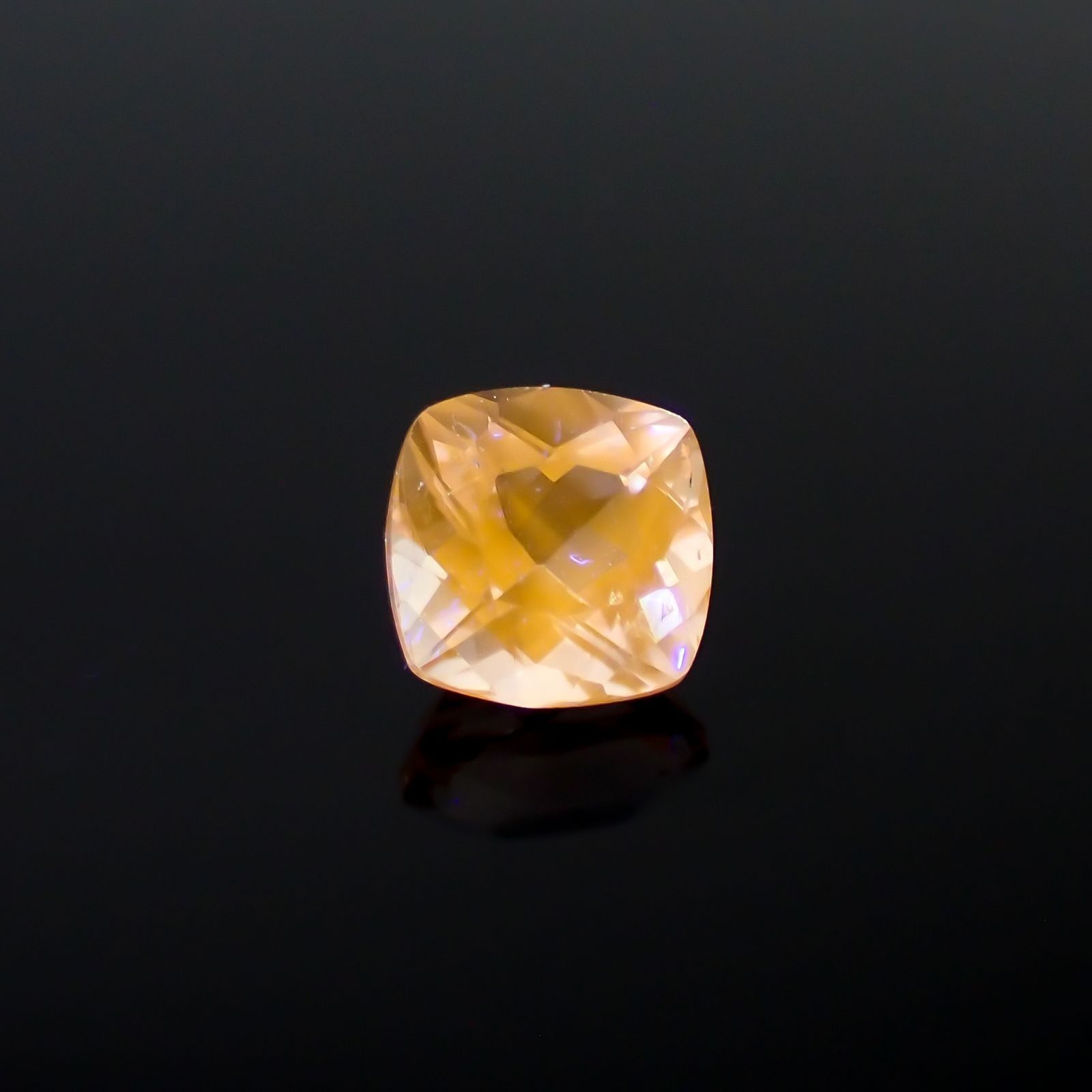 マリアライト フルオレッセンス(宝石名スキャポライト)スリランカ産 識別済 0.53ct / 5x4.9mm前後 [251021678]