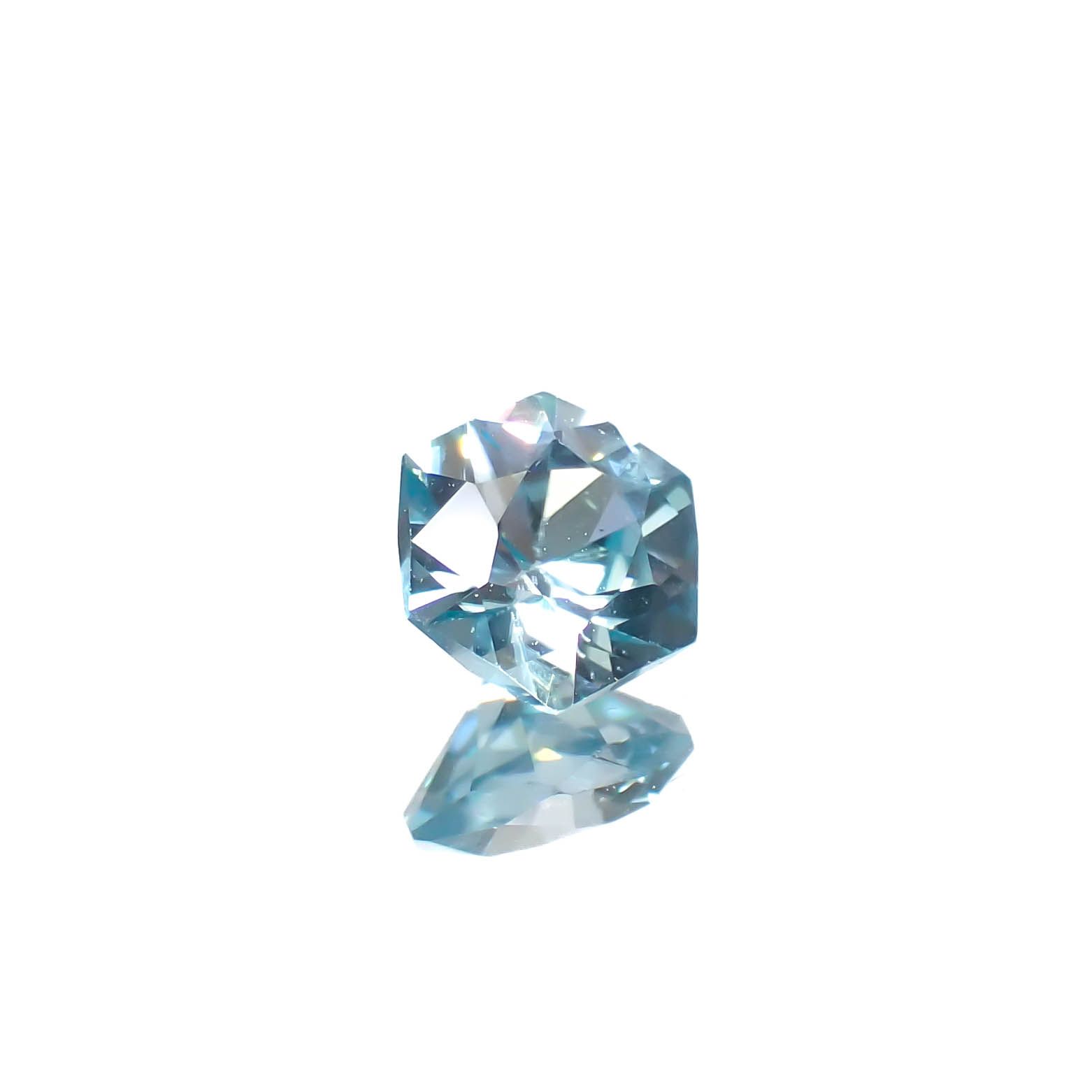 ◇ヘキサゴンカット◇ブルージルコン(宝石名ブルー・ジルコン)カンボジア産 0.81ct 識別済[241229626]5x4.9mm前後