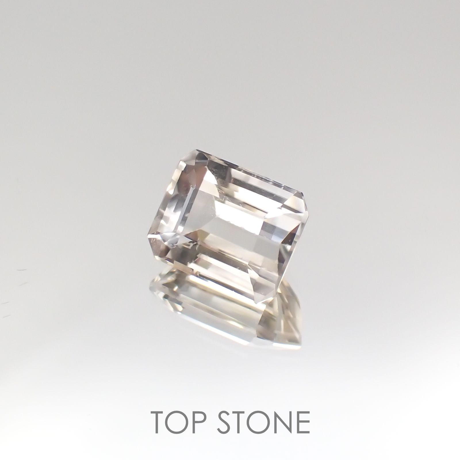 フェナカイト(宝石名フェナカイト)ブラジル産 3.353ct ソ付(彩珠)[221018578]9.5x7.6mm前後
