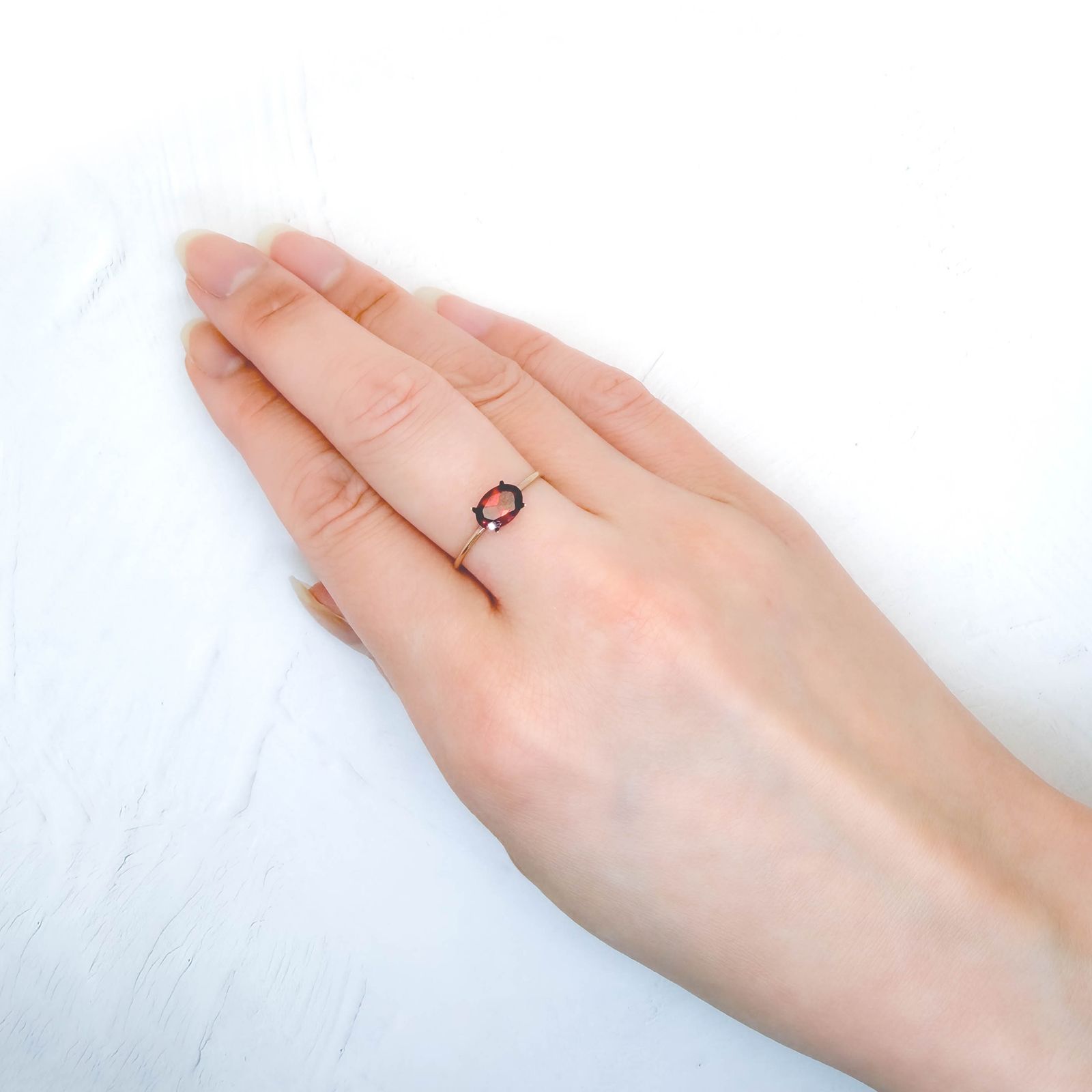 ◇ランダムセレクト◇パイロープアルマンディンガーネット モザンビーク産 約0.95ct / 7x5mm前後 [260532204]