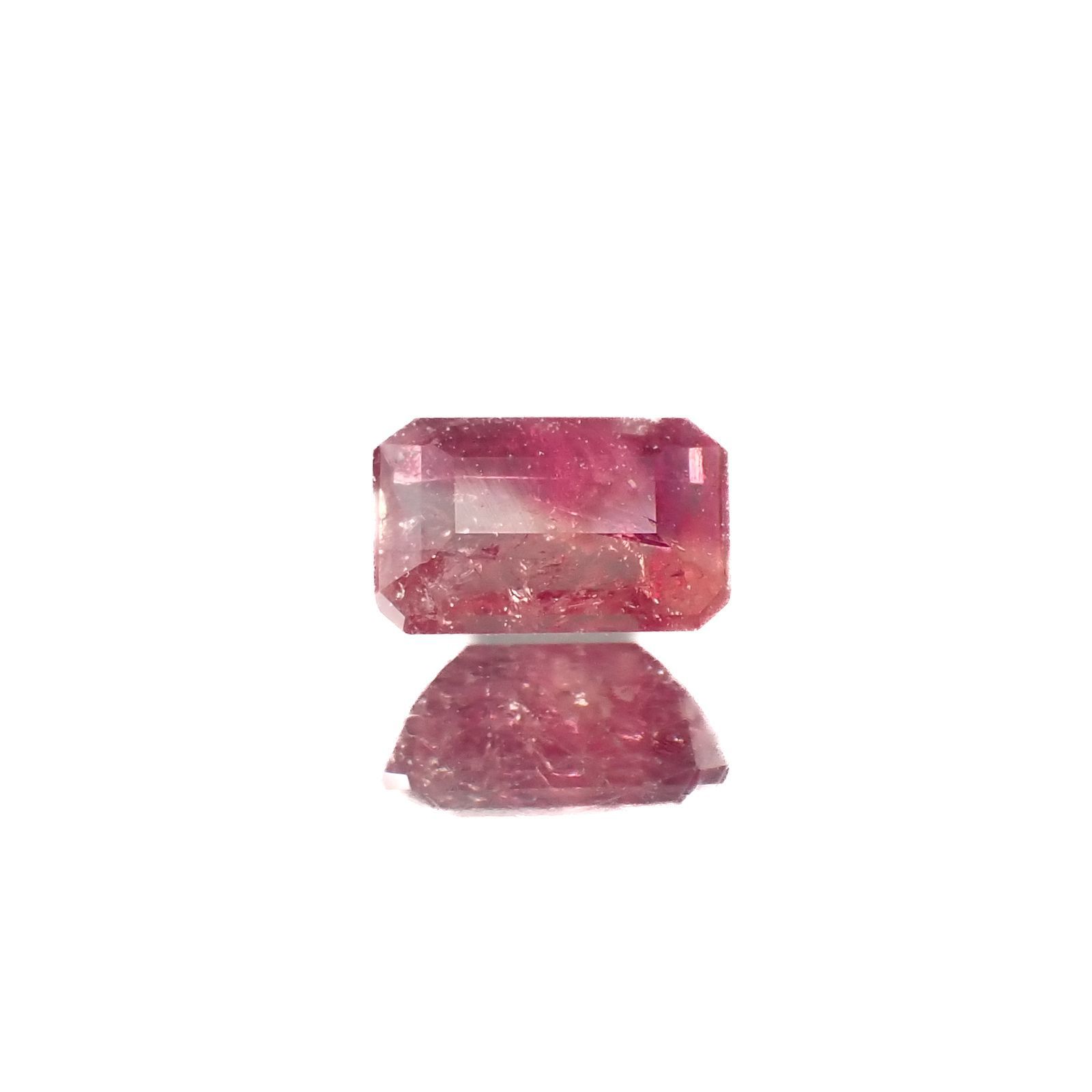 レッドベリル(宝石名レッド・ベリル)アメリカ・ユタ州産 0.18ct