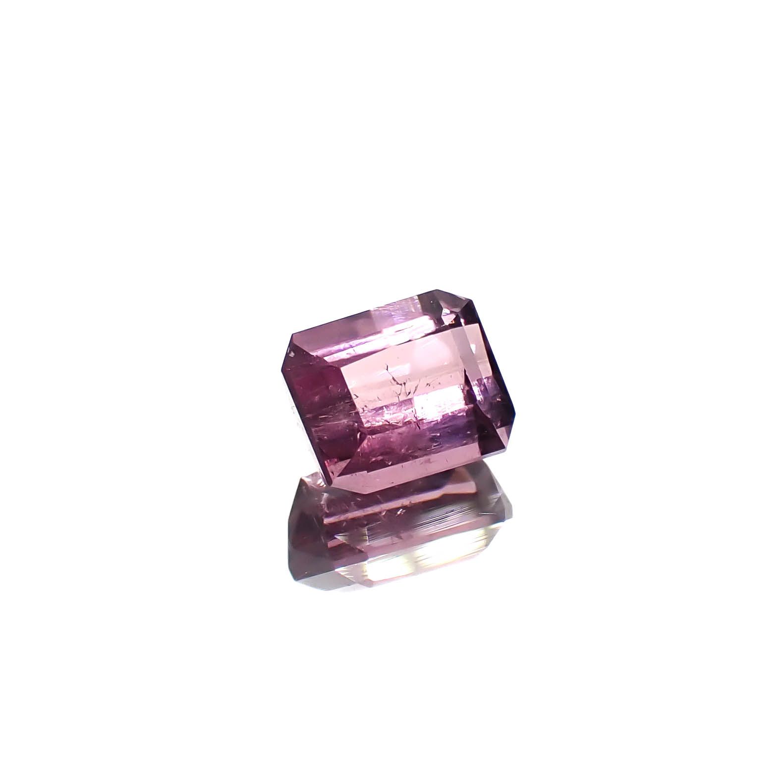 パープルトルマリン アフガニスタン産 0.61ct / 5.1x4.2mm前後 [251131312]