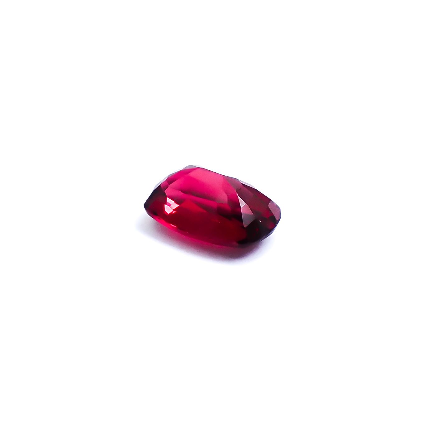 ジェダイスピネル(宝石名スピネル/別名ジェダイスピネル)ビルマ産 GUILD鑑付 0.44ct / 5.4x3.59mm前後 [260732537]