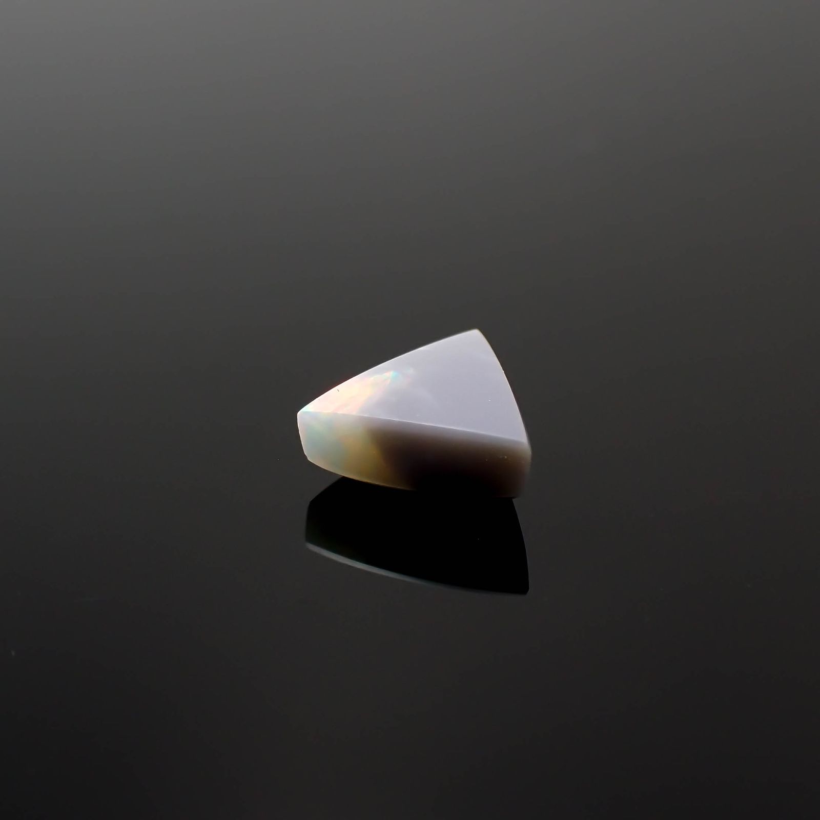 ブラックオパール オーストラリア産 0.56ct[240326648]6.5x5.9mm前後