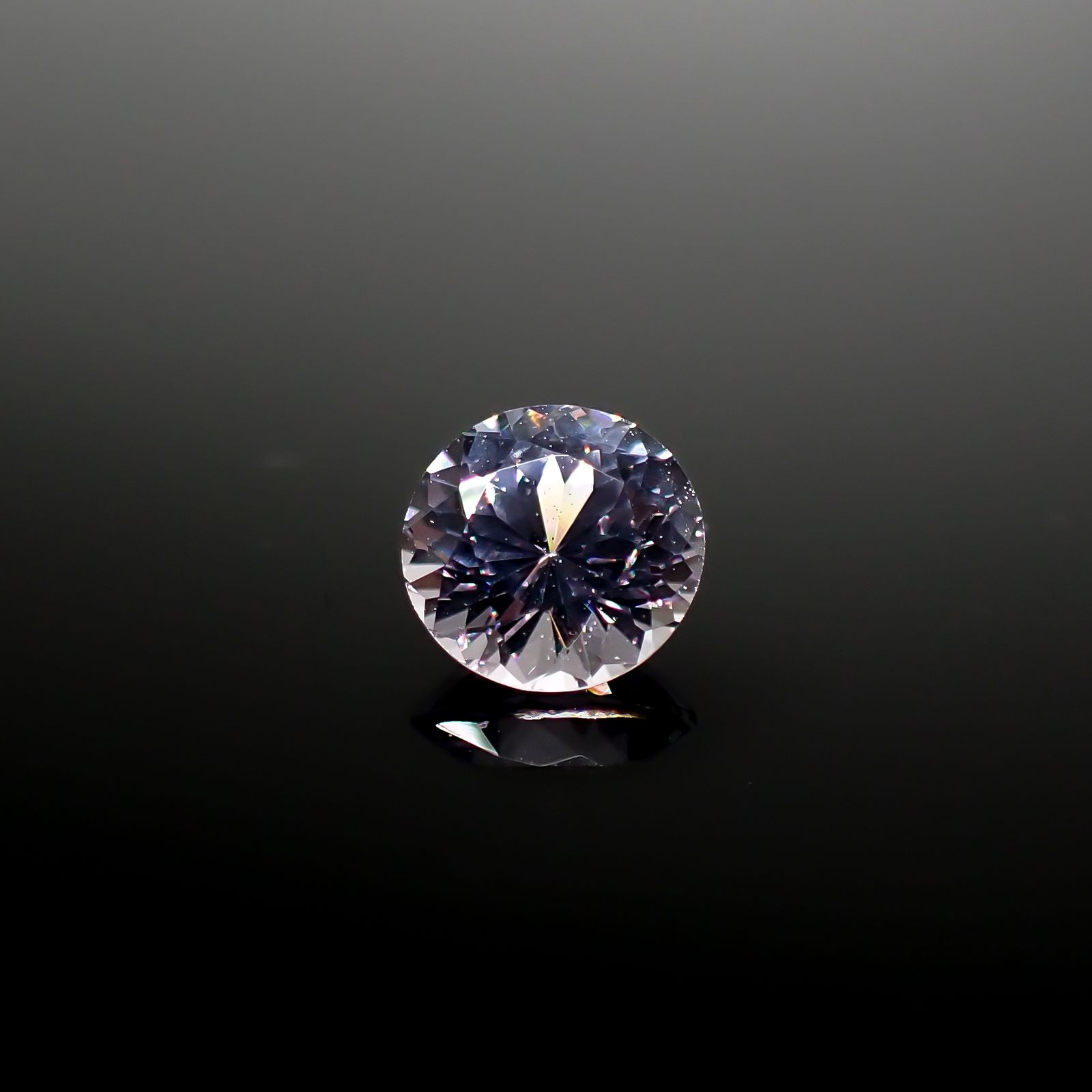 ラベンダースピネル(宝石名スピネル)ビルマ/マダガスカル産 0.93ct 識別済[241029263]6.1x6mm前後