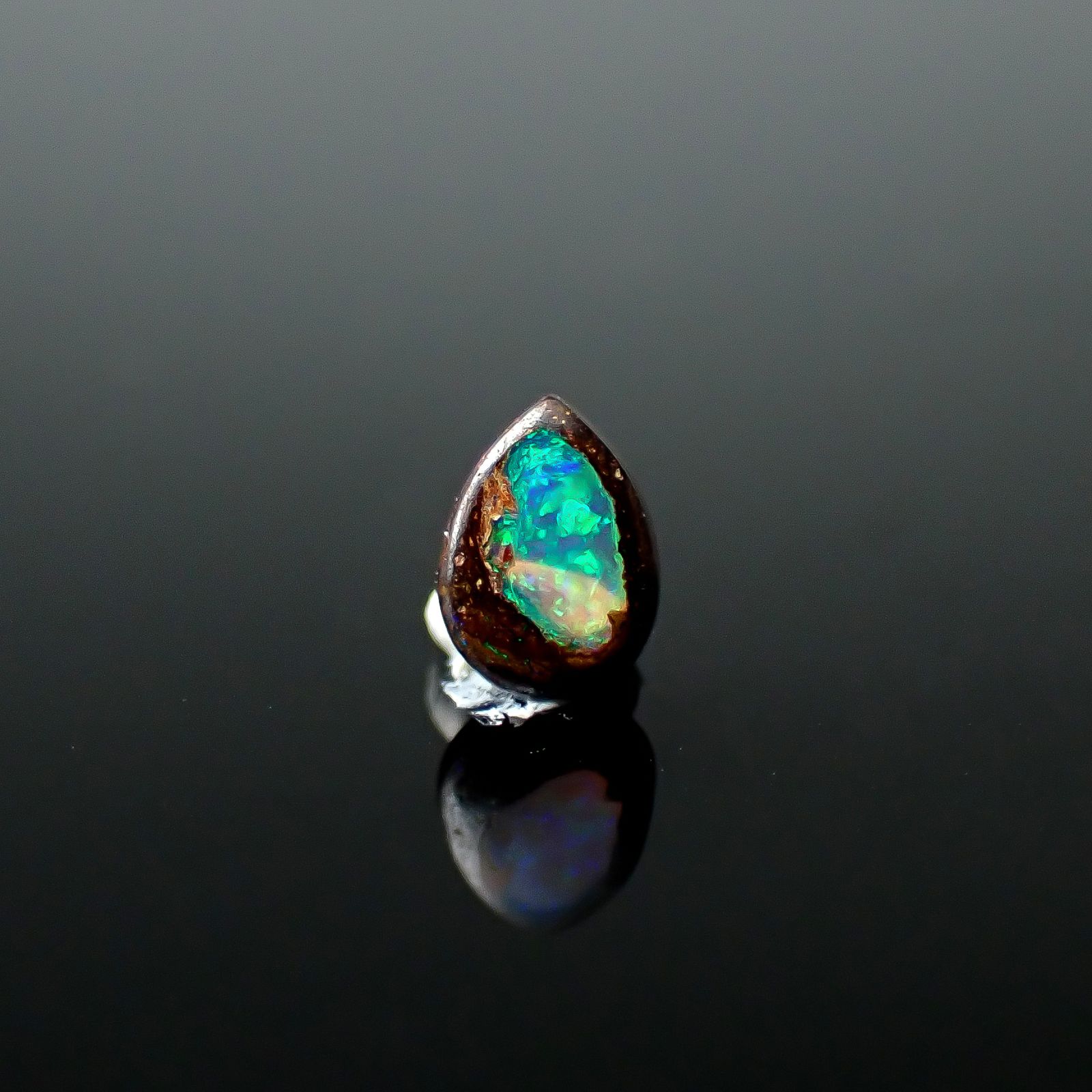 ウッドオパール オーストラリア産 0.13ct / 4.1x3.1mm前後 [251131300]