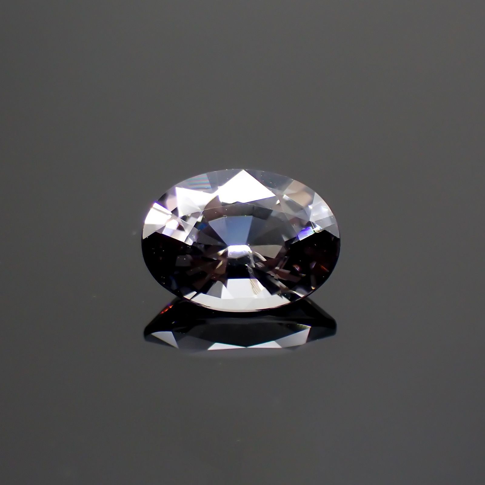 プラチナスピネル(宝石名スピネル) ビルマ産 0.836ct ソ付(彩珠)[210611371]7×5.1mm前後