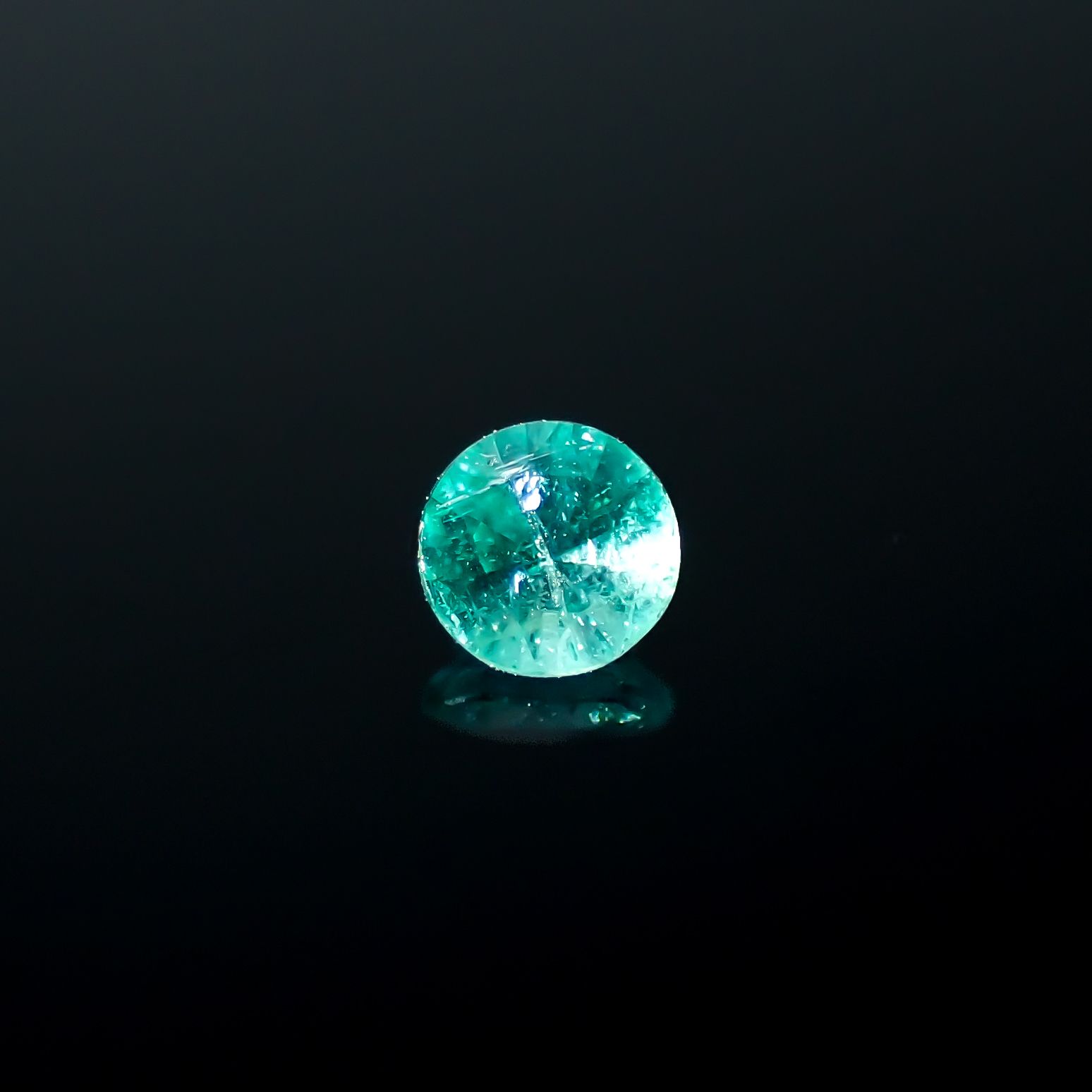 パライバトルマリン ブラジル・パライバ州バターリャ鉱山産 0.078ct[240125587]2.7x2.7mm前後