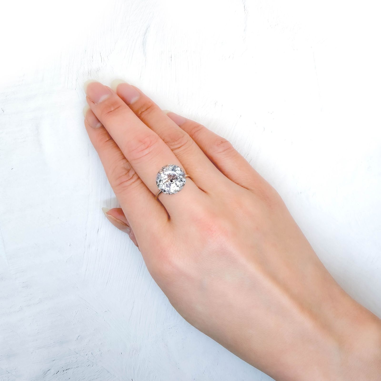 グラファイトインクォーツ ブラジル産 6.27ct / 12.4x12.1mm前後 [260331937]