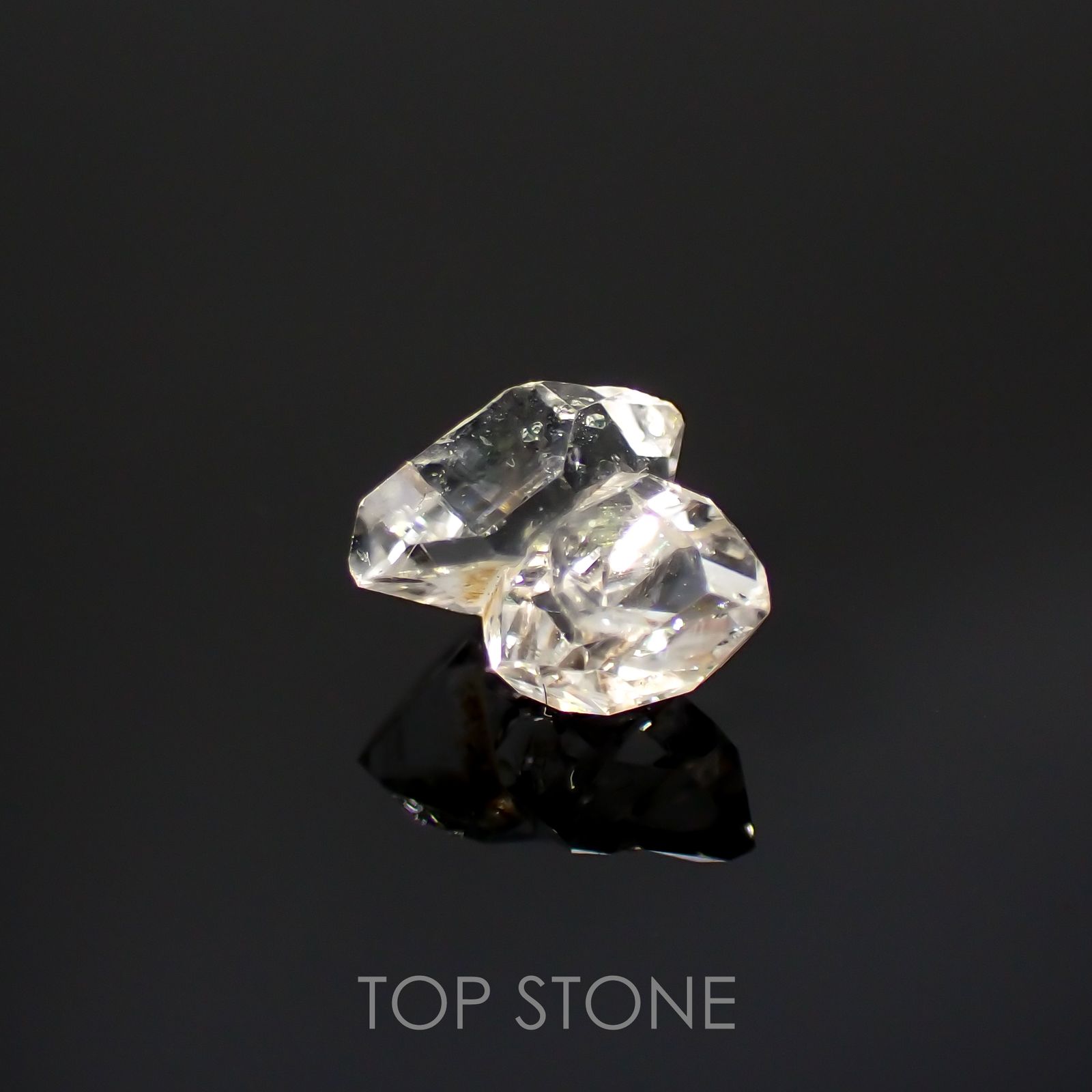 オイルインクォーツ原石 パキスタン産 1.06ct[220115462]7.1x6.6mm前後
