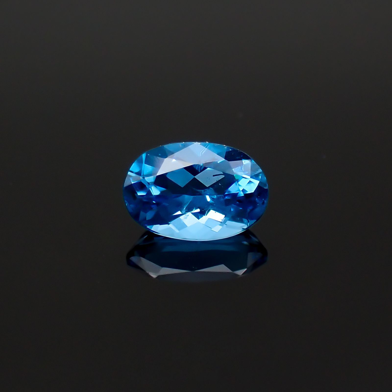 アウイナイト フルオレッセンス(宝石名アウイナイト)ドイツ産 0.25ct 識別済[250917689]5.1x3.4mm前後