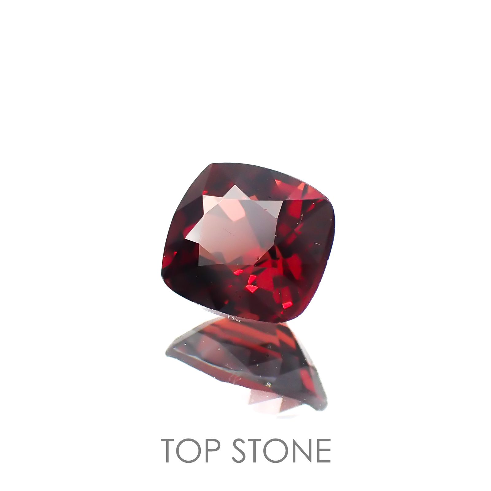 レッドスピネル(宝石名スピネル)ビルマ/マダガスカル産 0.89ct 識別済[220817539]5.7x5.2mm前後