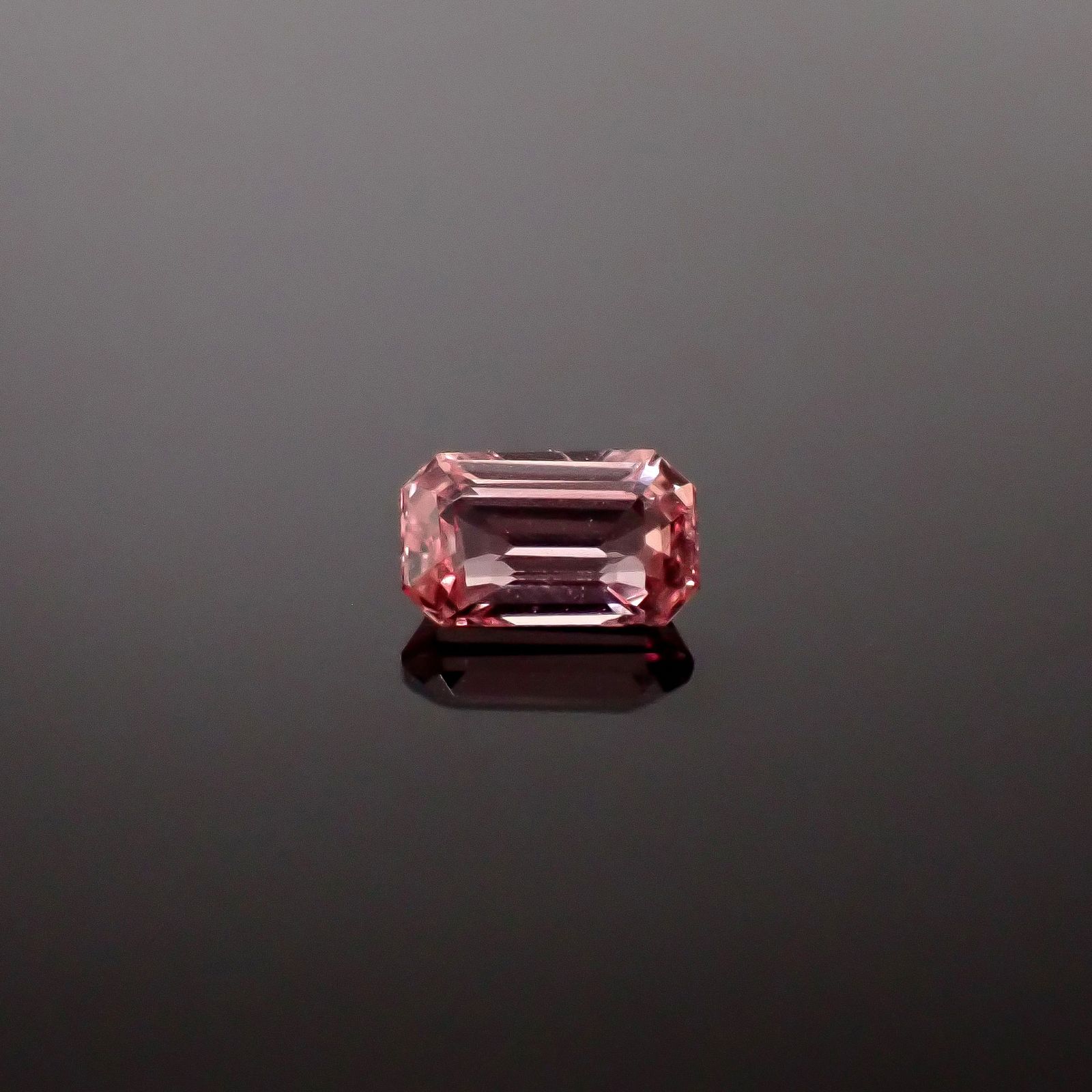 パパラチャサファイア 非加熱(宝石名サファイア/別名パパラチャ・サファイア)スリランカ/マダガスカル産 GIA鑑付 0.41ct / 5.08x3.08mm前後 [260131618]