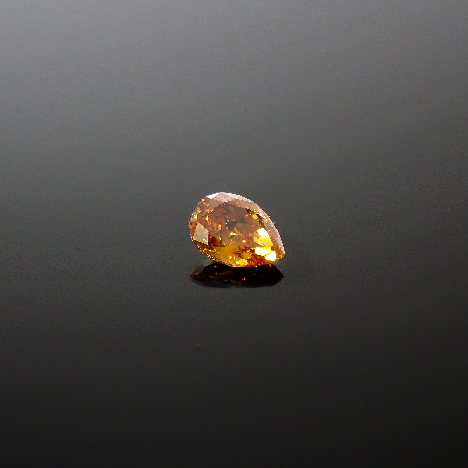 オレンジダイヤモンド(宝石名ダイアモンド SI-1/FANCY DEEP YELLOW ORANGE) 0.147ct ソ付(CGL)[240427043]4.04x2.97mm前後