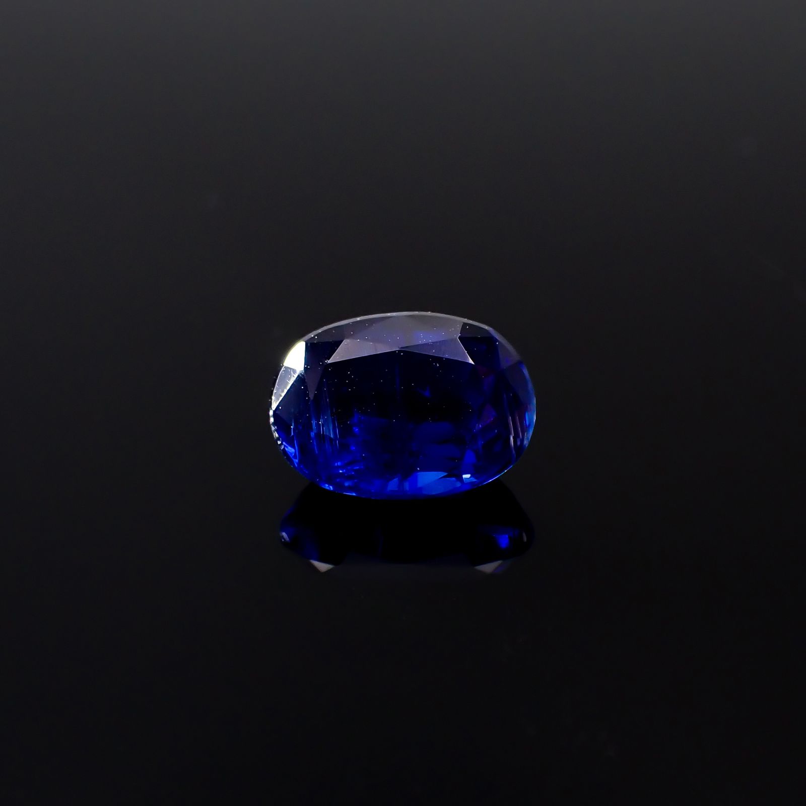 カイヤナイト(宝石名カイヤナイト)ネパール産 1.11ct 識別済[231225174]7.1x5.1mm前後