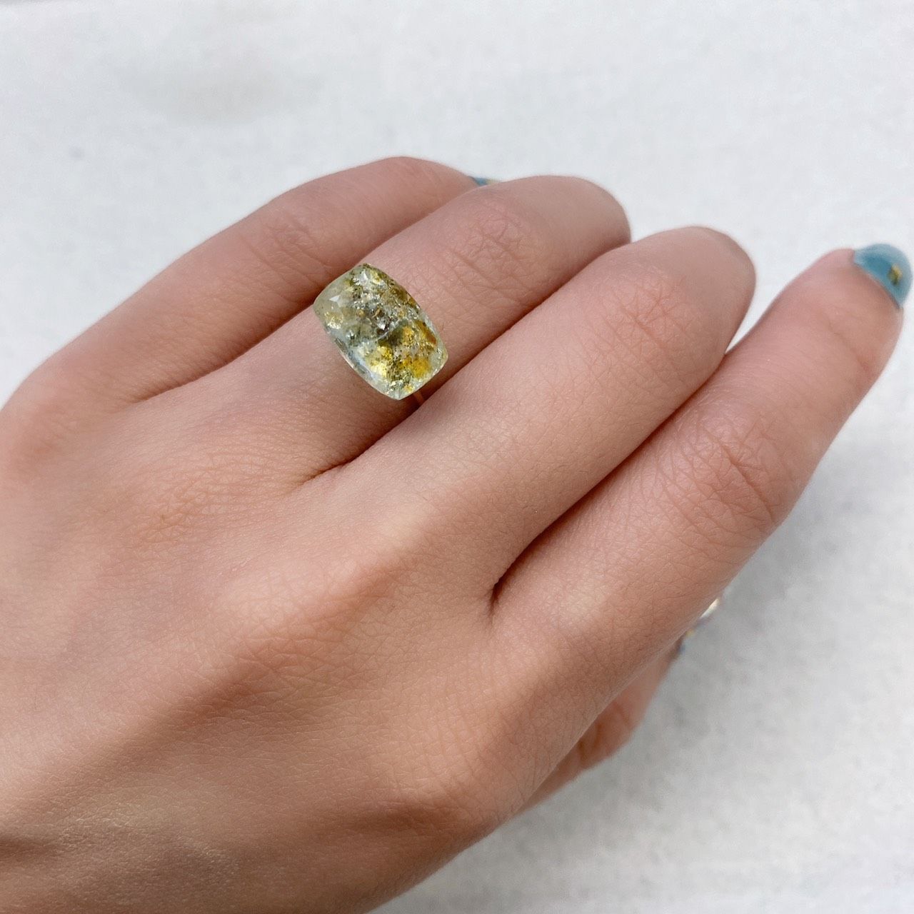 オーロラアクアマリン(宝石名アクアマリン) ブラジル産 4.38ct 識別済[210812717]12.5×8.4mm前後