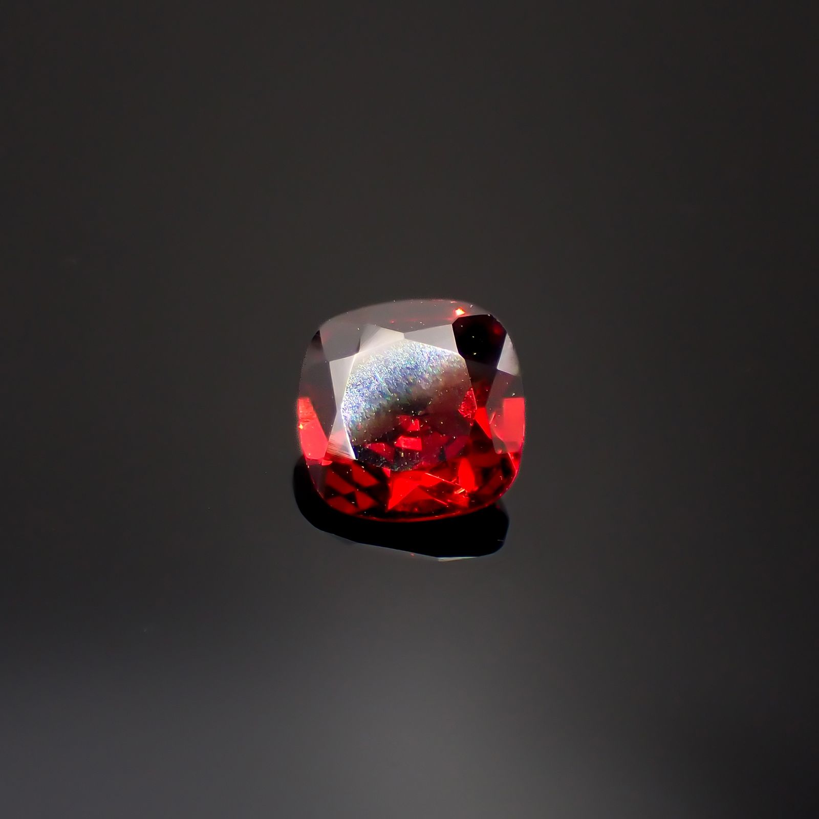 パイラルスパイトガーネット モザンビーク産 0.94ct[231224563]6x6mm前後