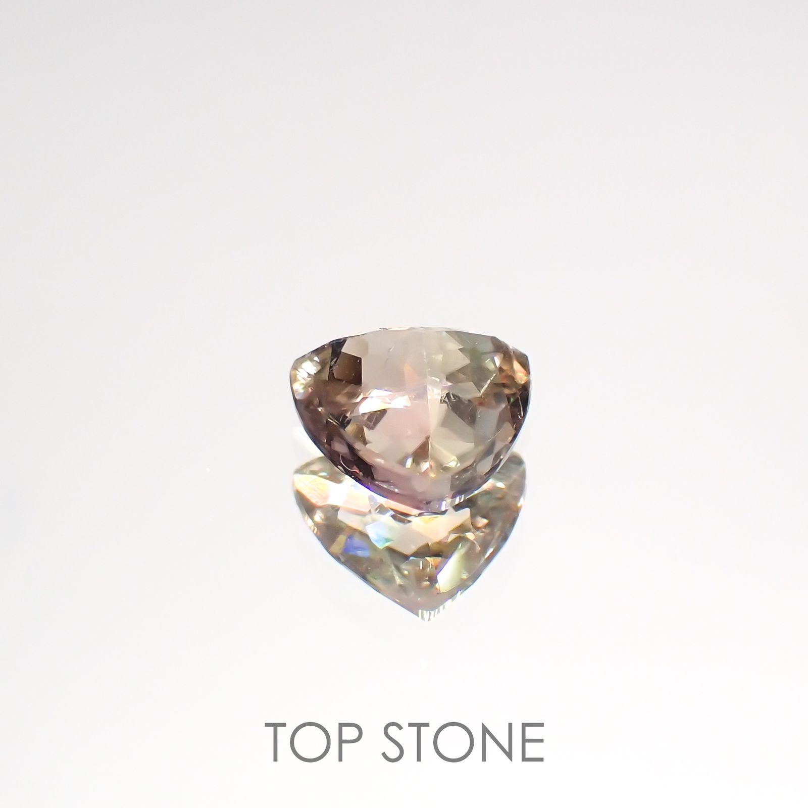 ダイアスポア(宝石名ダイアスポア)トルコ産 0.99ct 識別済[220516031]6.5x6.5mm前後