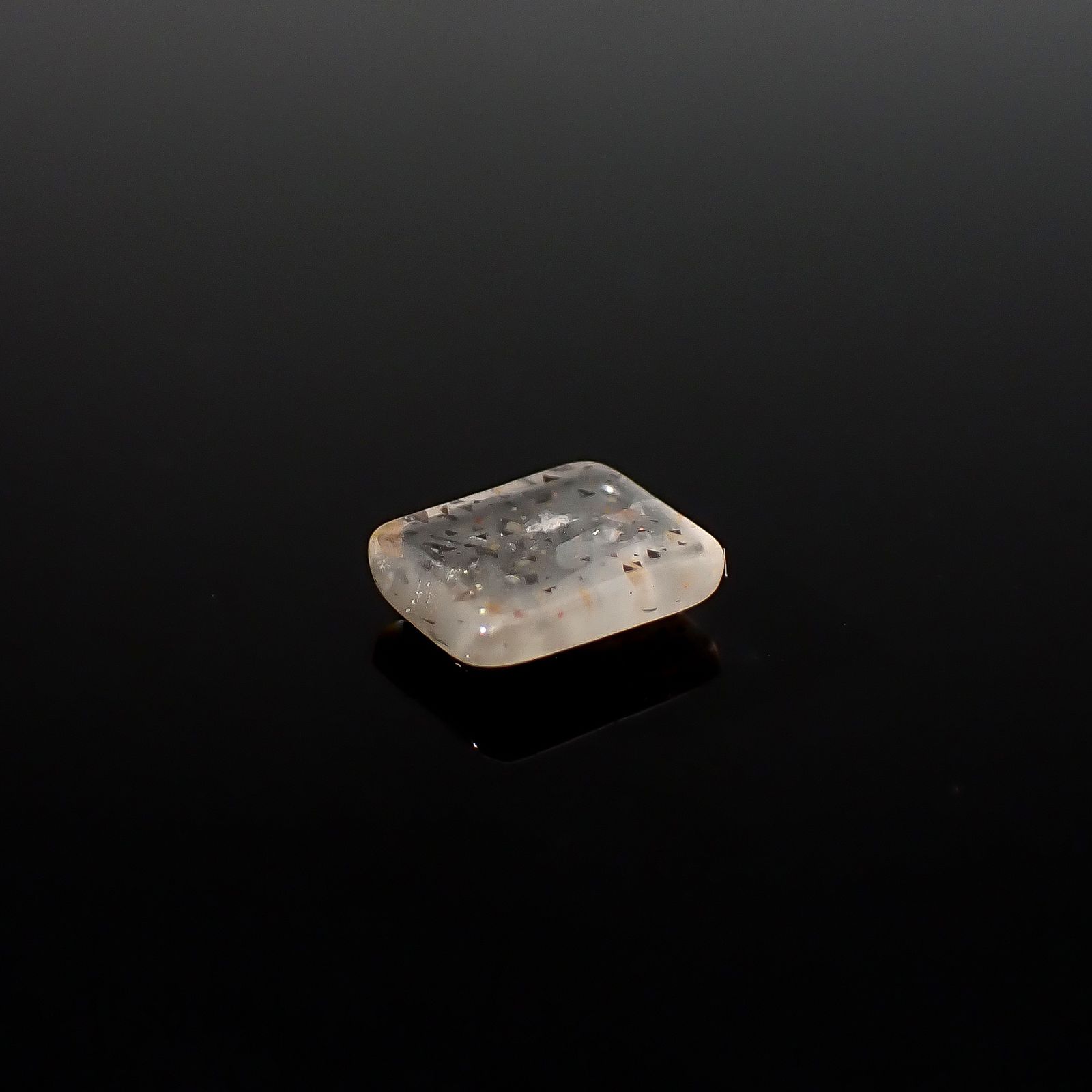 レインボーラティスサンストーン オーストラリア産 0.76ct / 7.1x5.7mm前後 [260632534]