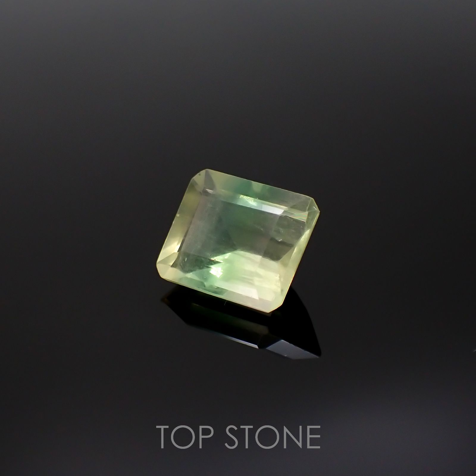 バイカラーフローライト ブラジル産 3.79ct[220917631]9.9x8.1mm前後