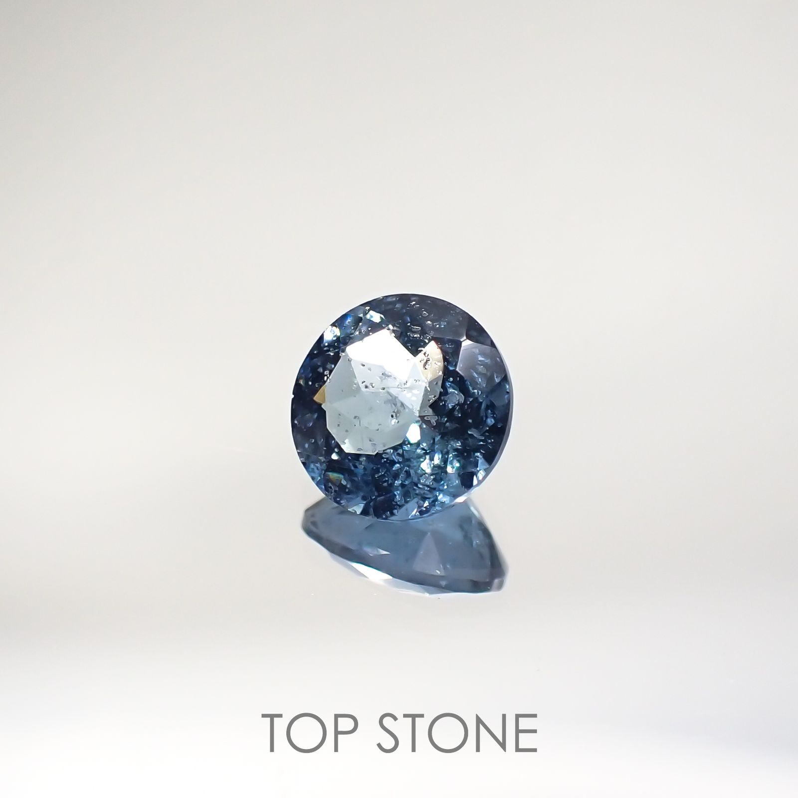 サンタマリアアクアマリン(宝石名アクアマリン) ブラジル産 0.58ct 識別済[210711902]5.6×5.6mm前後