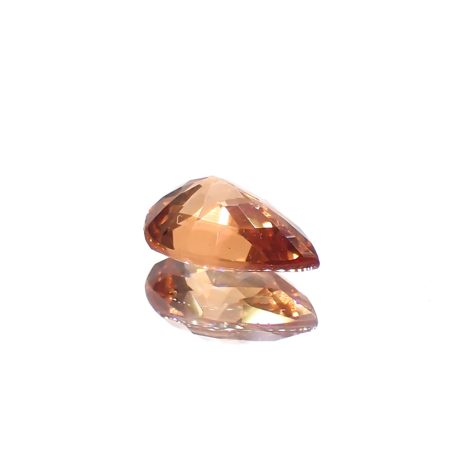 カラーチェンジマラヤガーネット(宝石名ガーネット)タンザニア産 1.06ct 識別済[230421642]7.7x5.4mm前後