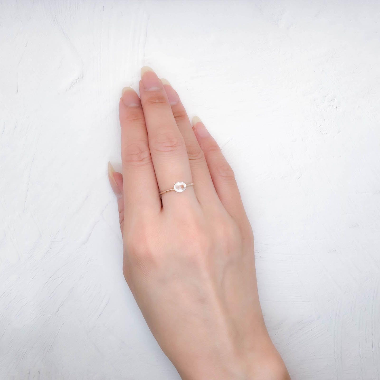 ◇バフトップカット◇レインボームーンストーン(宝石名ラブラドライト)マダガスカル産 識別済 0.59ct / 5.9x4.6mm前後 [250931037]