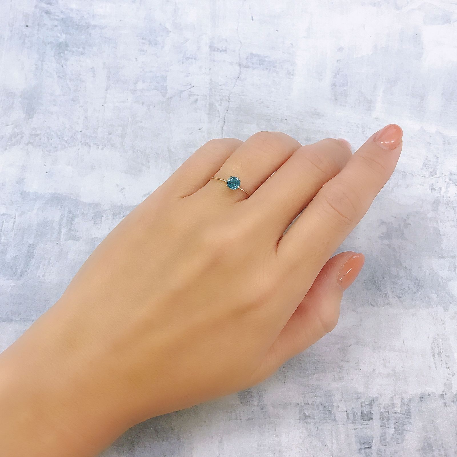 ブルージルコン(宝石名ジルコン)カンボジア産 0.69ct 識別済[220817506]4.7x4.7mm前後