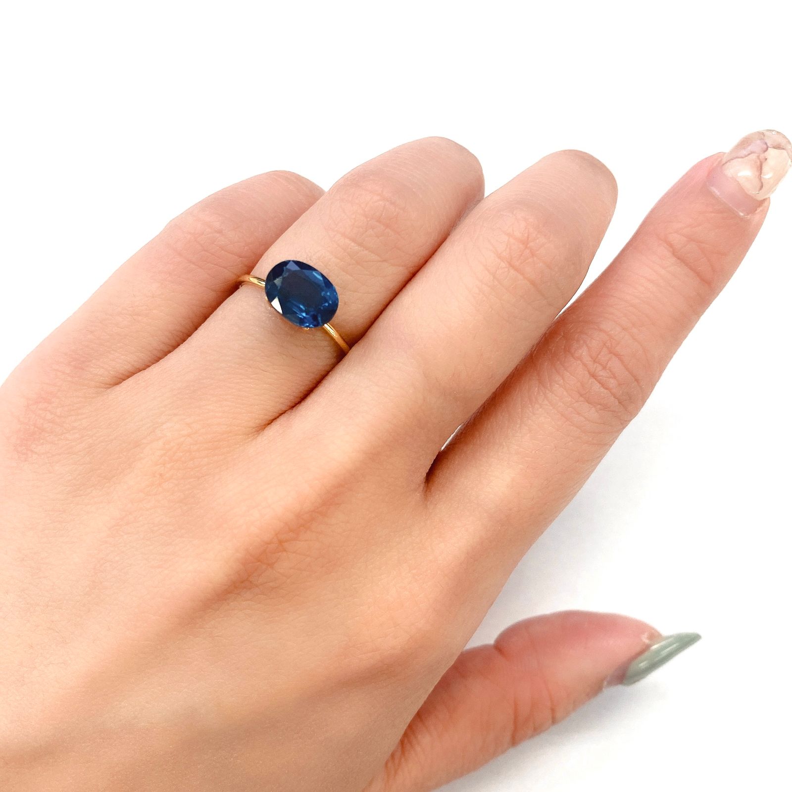 オーシャンブルーカイヤナイト(宝石名カイヤナイト) ネパール産 2.71ct 識別済[210410524]9×6.8mm前後