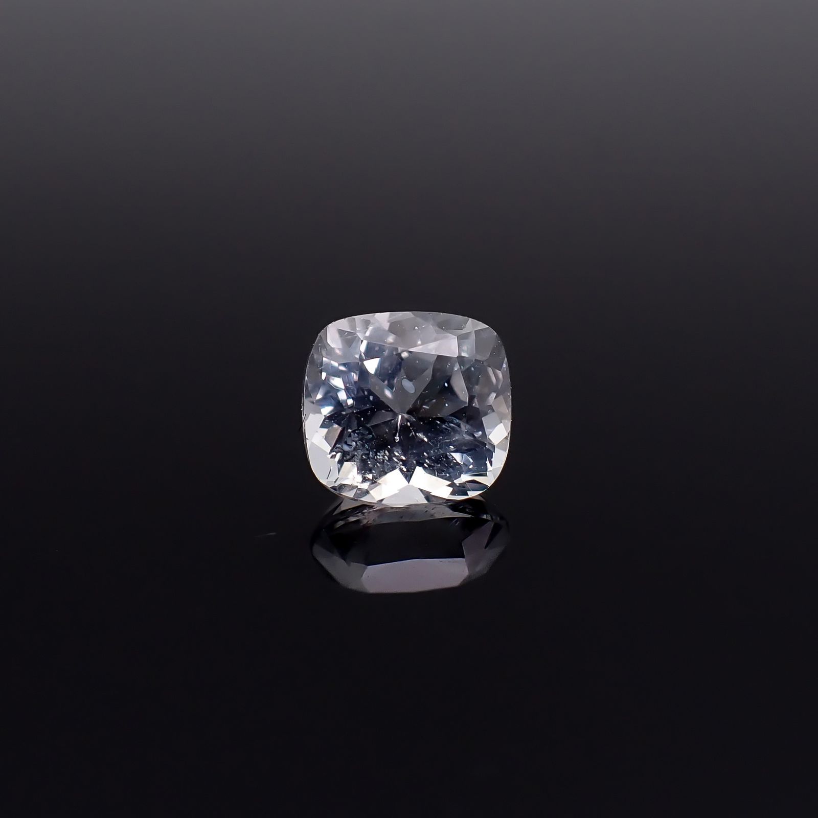 シルバーアパタイト フルオレッセンス アフリカ産 識別済 1.41ct / 6.8x6.4mm前後 [260632515]