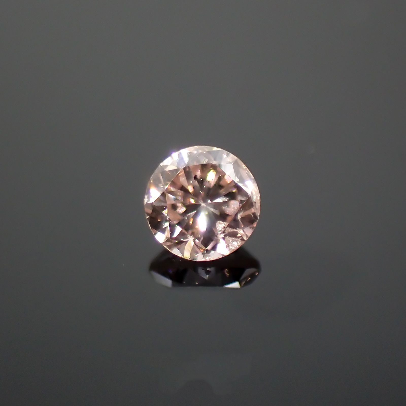 ピンクダイヤモンド(宝石名ダイヤモンド) I-1 / FANCY LIGHT ORANGY PINK 0.044ct  ソ付[210812231]2.1×2.1mm前後 | TOP STONE(トップストーン)