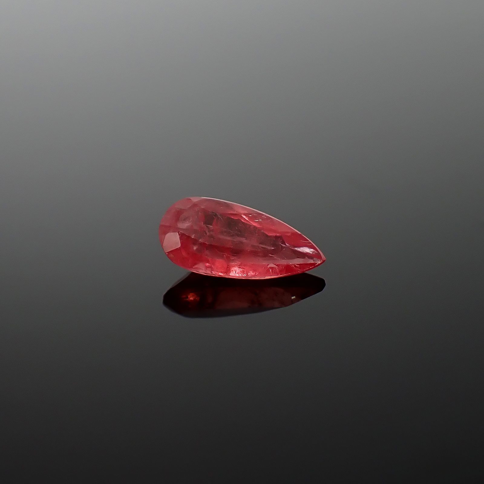 ロードナイト ブラジル産 0.54ct / 7.7x3.7mm前後 [260732650]
