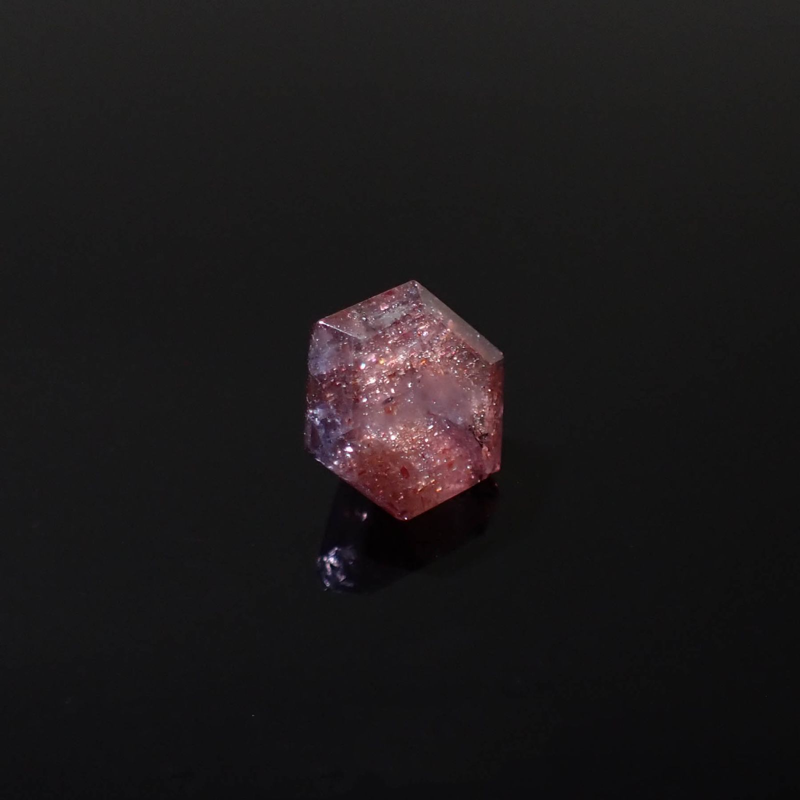 ◇ヘキサゴンカット◇ブラッドショットアイオライト インド産 0.91ct[230320940]6x5.9mm前後