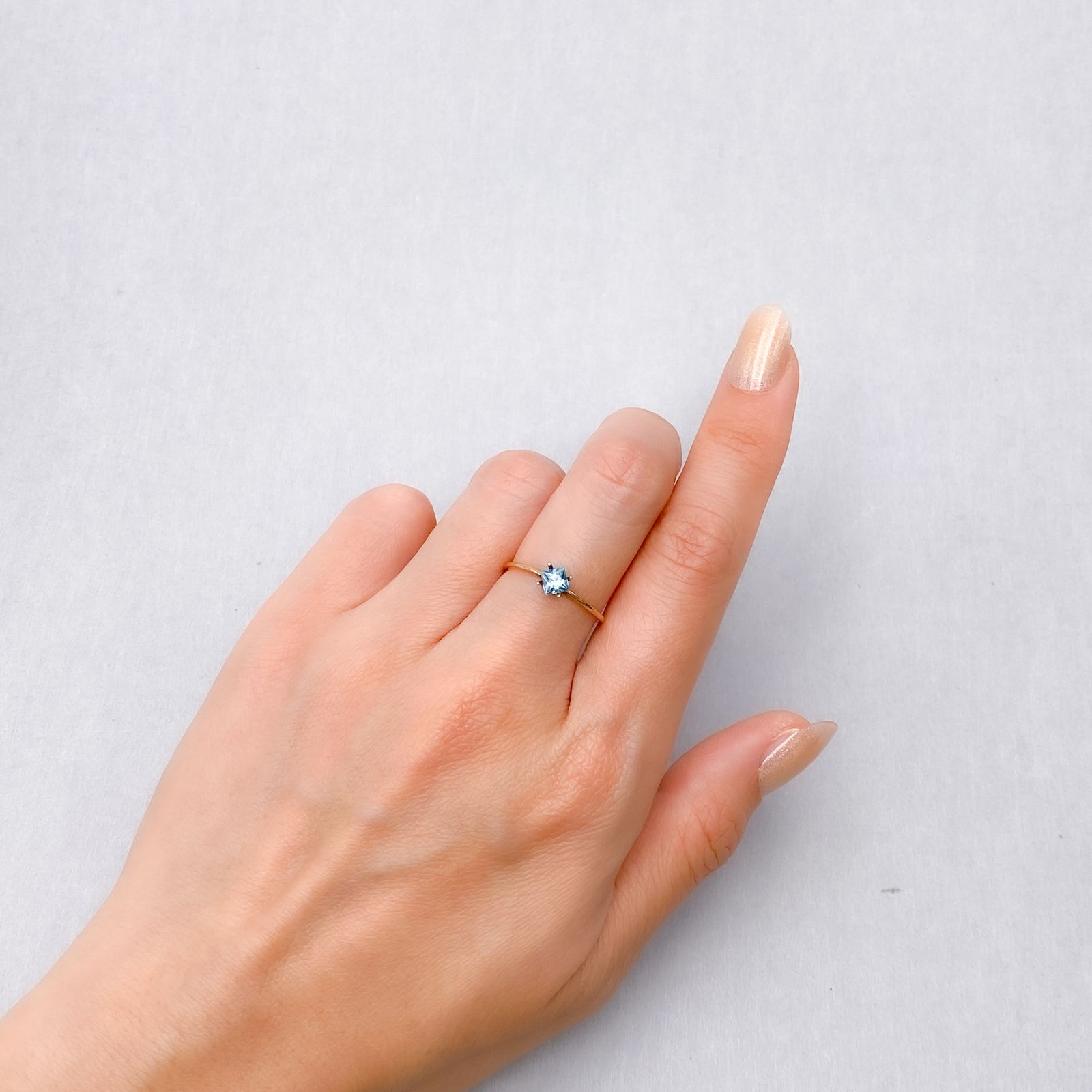 ◇プリンセスカット◇ブルージルコン カンボジア産 0.43ct [241229633]3.8x3.8mm前後