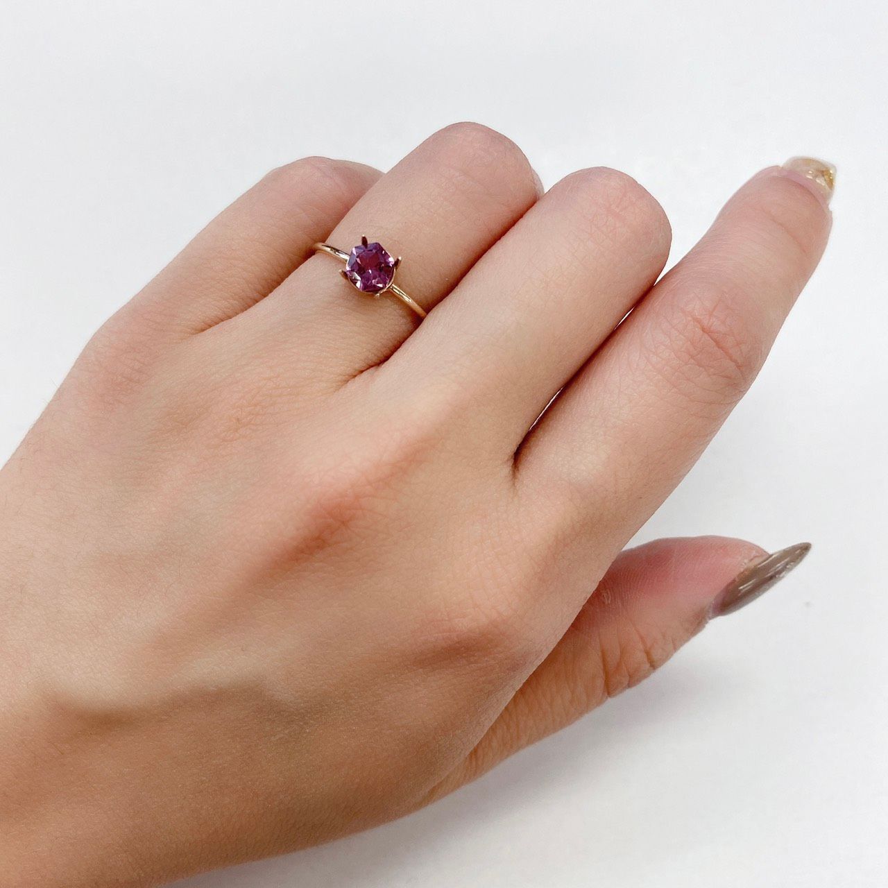 ◇ヘキサゴンカット◇カラーシフト ラヤガーネットSA(宝石名ガーネット) タンザニア産 0.77ct 識別済[210611030]5×5mm前後