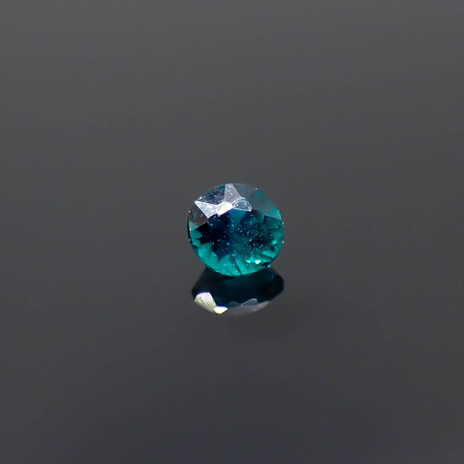 ラズライト 天藍石(宝石名ラズライト)ブラジル産 0.081ct ソ付(彩珠)[231225090]2.5x2.4mm前後