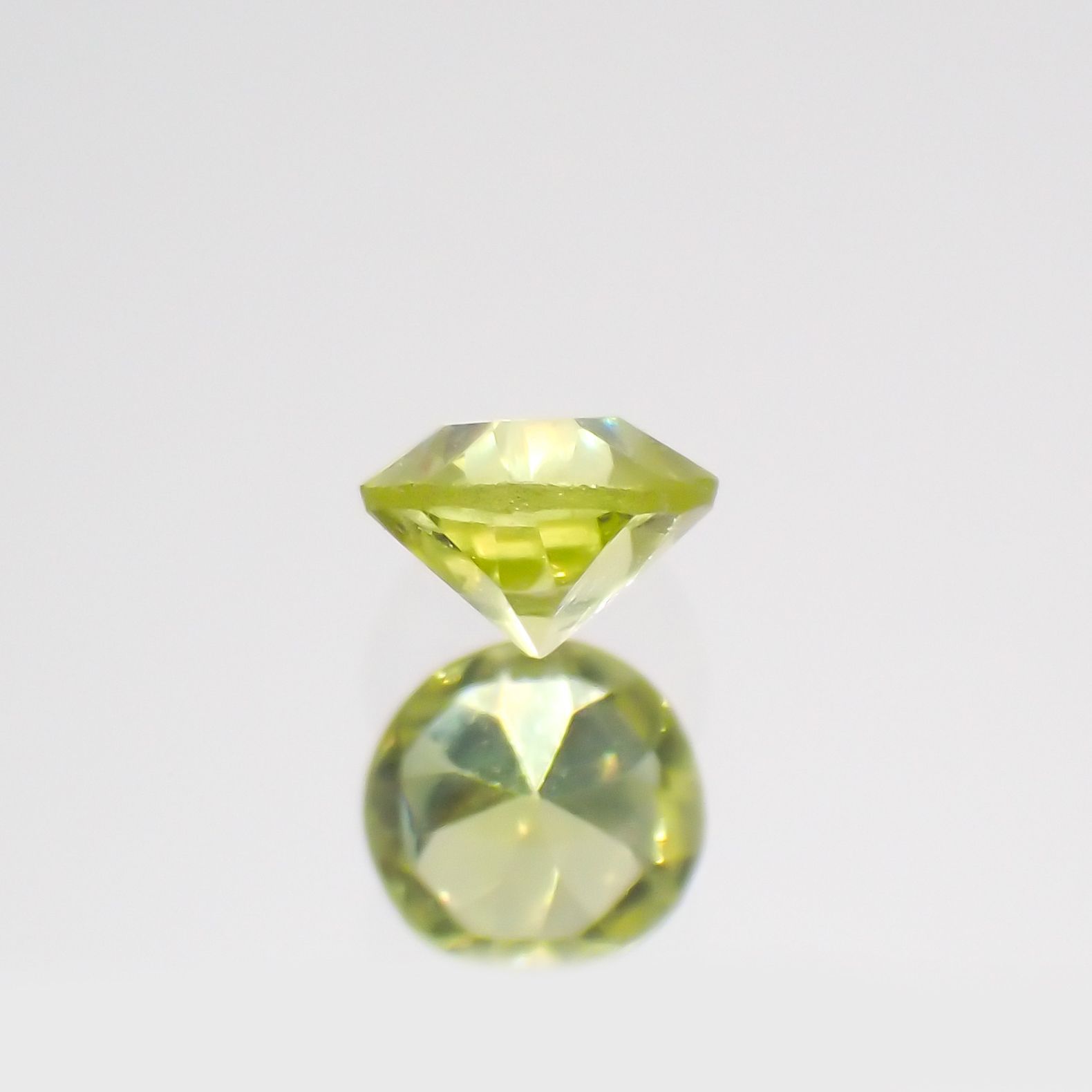 クリソベリル(宝石名クリソベリル)マダガスカル産 0.19ct 識別済[220114498]3.3x3.3mm前後