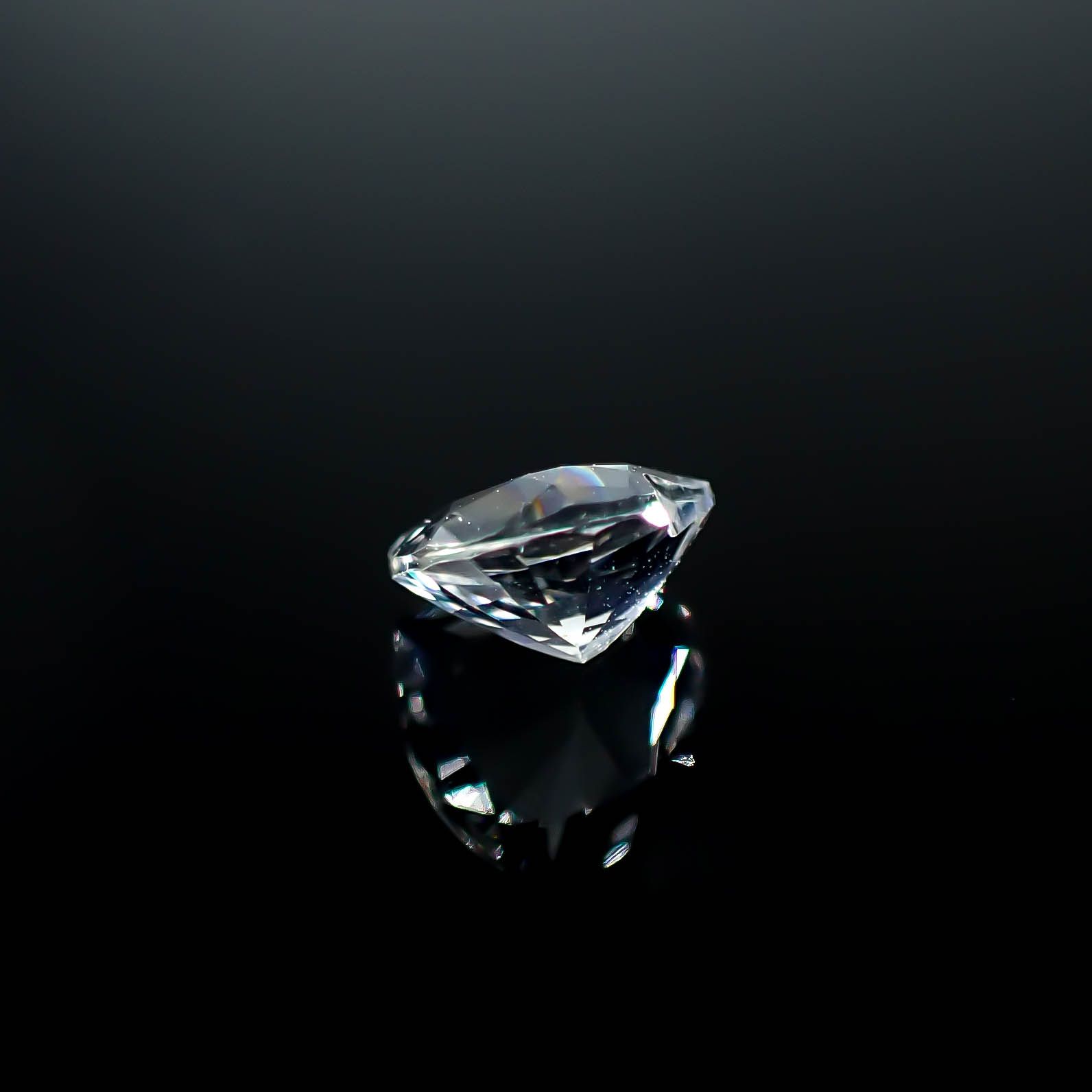 レインボームーンストーン ザンビア産 0.64ct [250730912]5.8x6.4mm前後