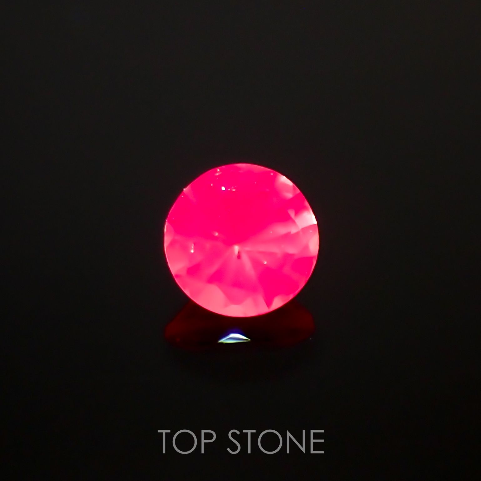ホットピンクスピネル タンザニア産 ルース 0.14ct[210912591]3×3mm前後
