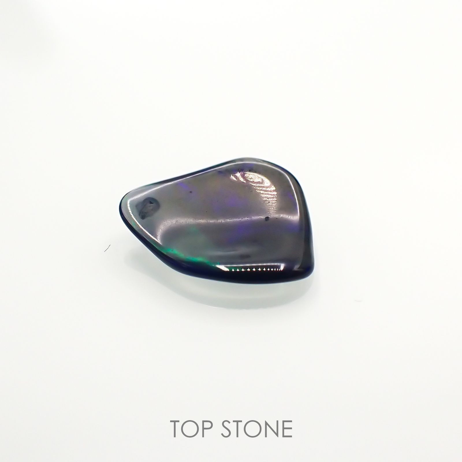 ◇バロック型◇ブラックオパール(宝石名オパール/加熱処理) エチオピア産 0.71ct 識別済[211013508]10.1×8.9mm前後