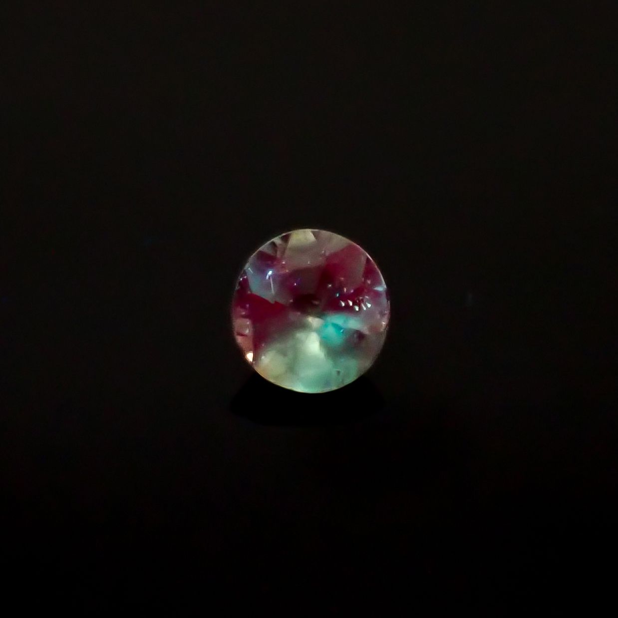 シルキーアレキサンドライト ブラジル・ミナスジェライス州ヘマチタ鉱山産 0.073ct[240929060]2.5x2.4mm前後