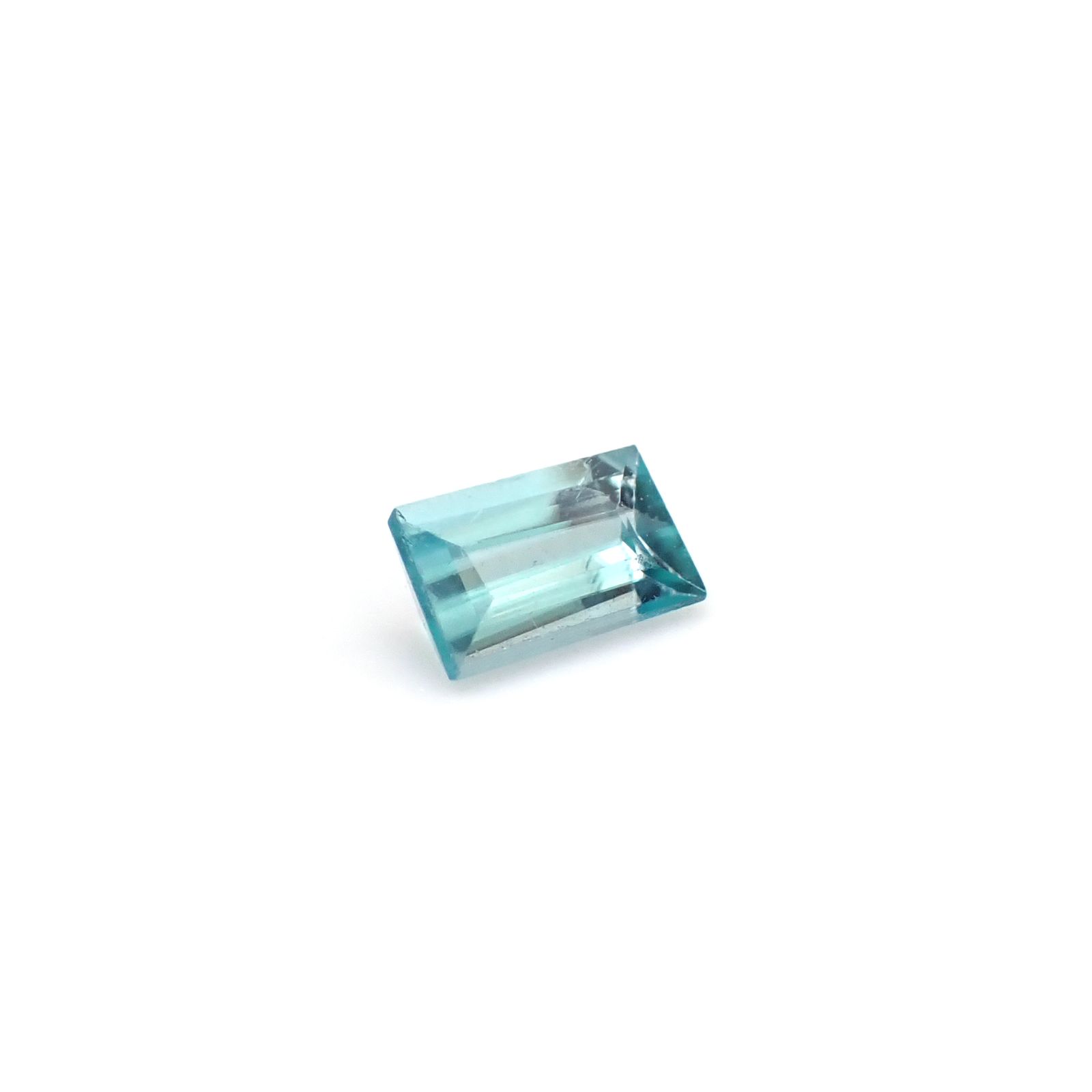 グランディディエライト(宝石名グランディディエライト)マダガスカル産 識別済 0.23ct / 4.8x2.8mm前後 [260826591]
