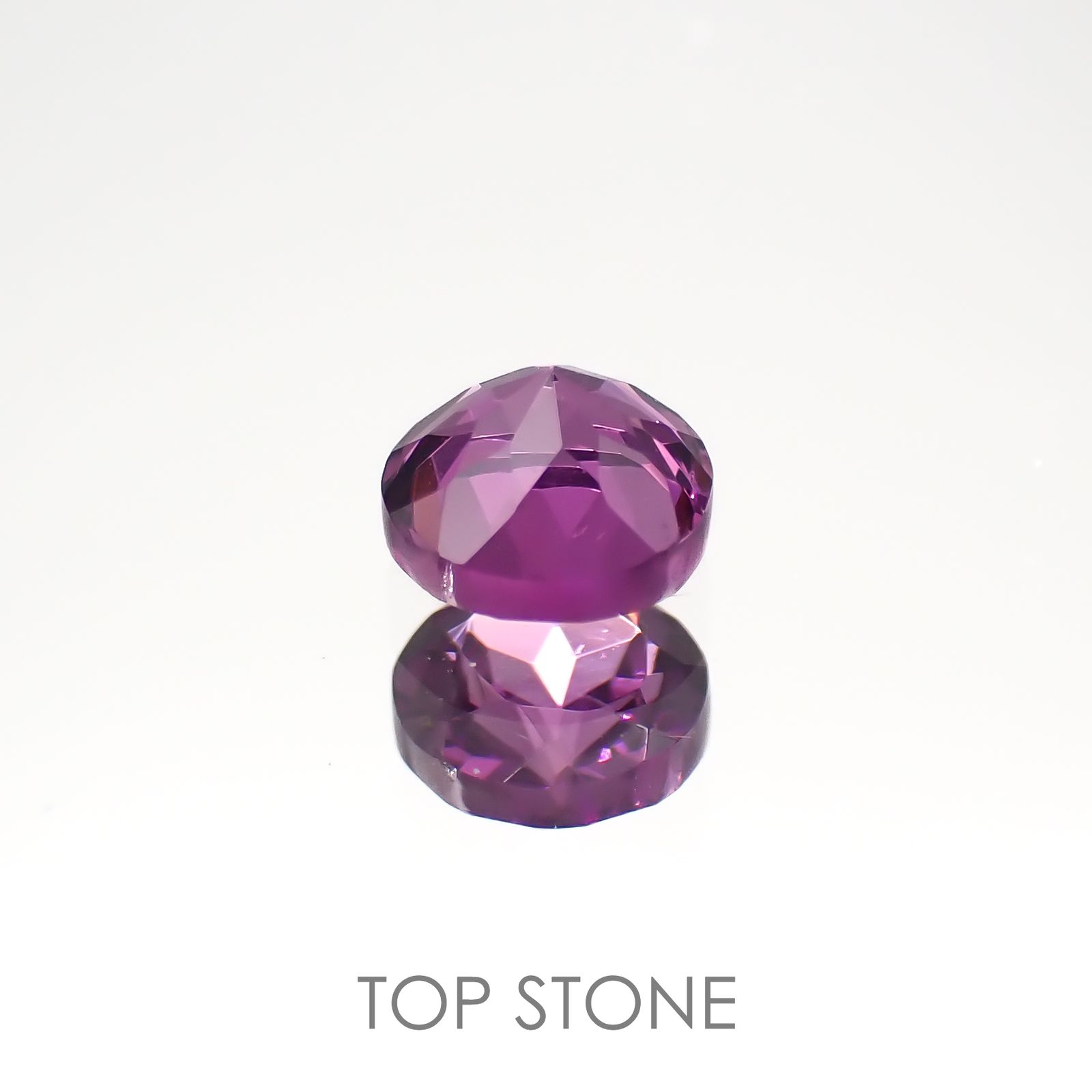 カラーシフト マラヤガーネット(宝石名ガーネット)タンザニア産 0.42ct 識別済[220817281]4.2x4.1mm前後