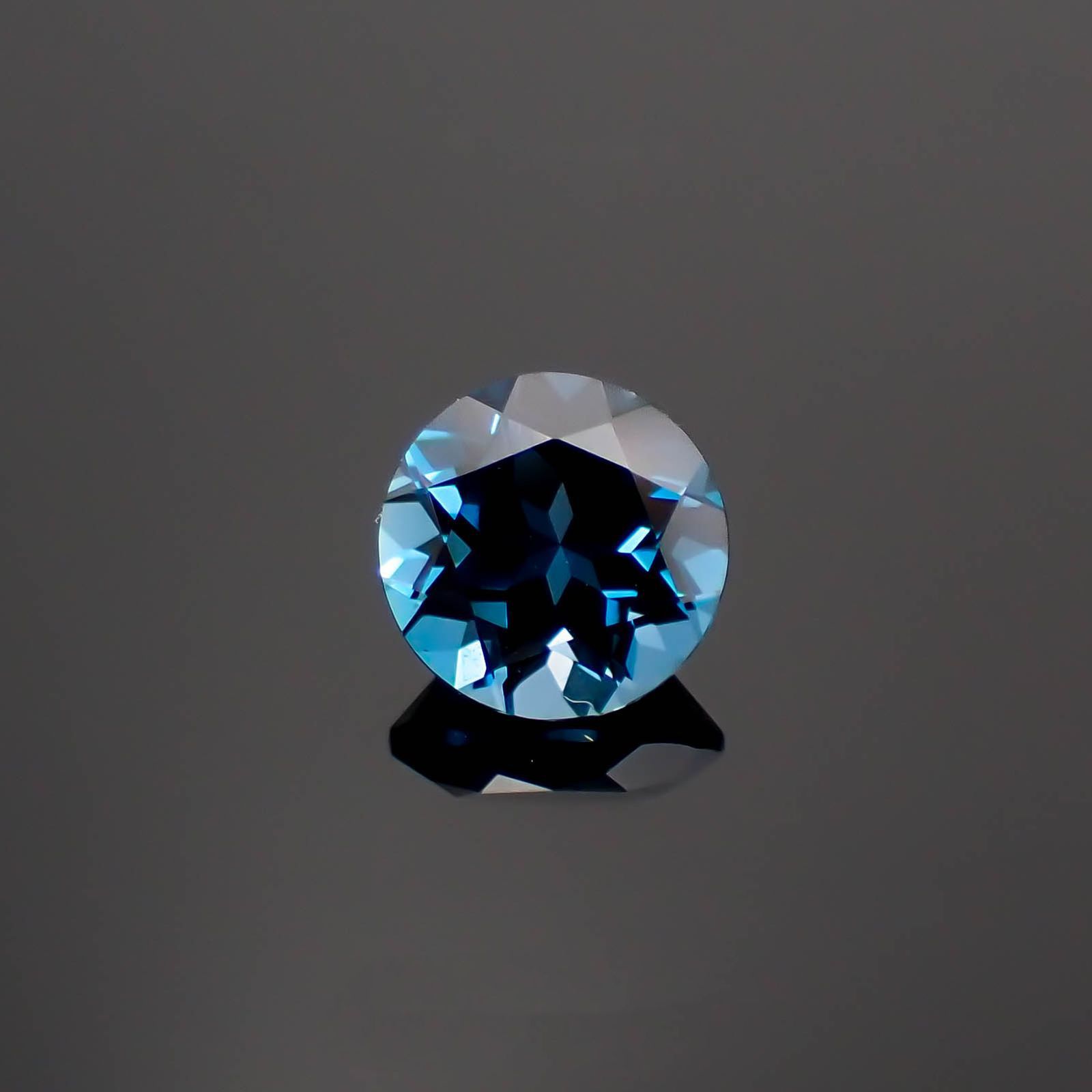 ロンドンブルートパーズ ブラジル産 1.62ct[221219308]7.1x7.1mm前後