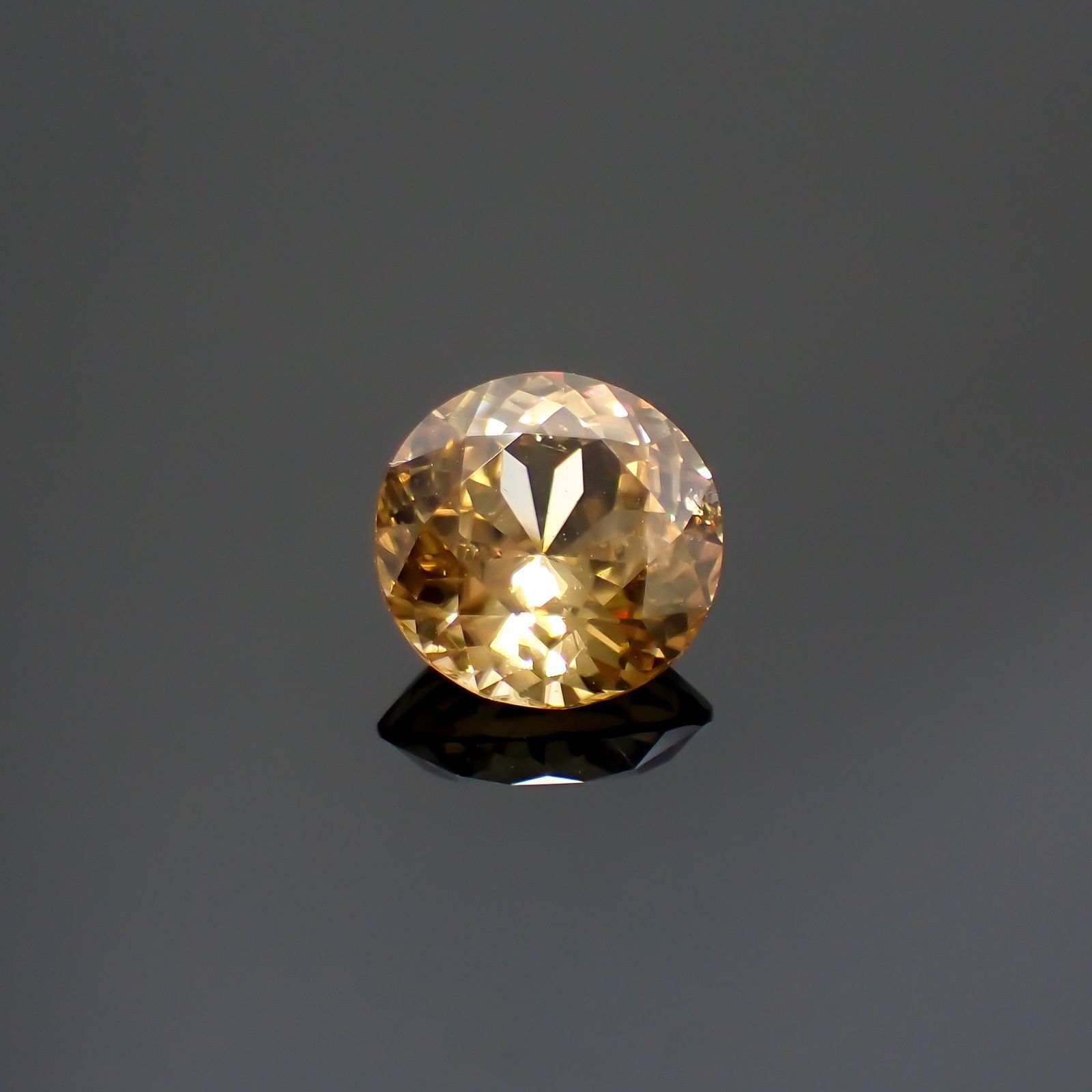 イエロージルコン(宝石名ジルコン)スリランカ/カンボジア産 2.39ct