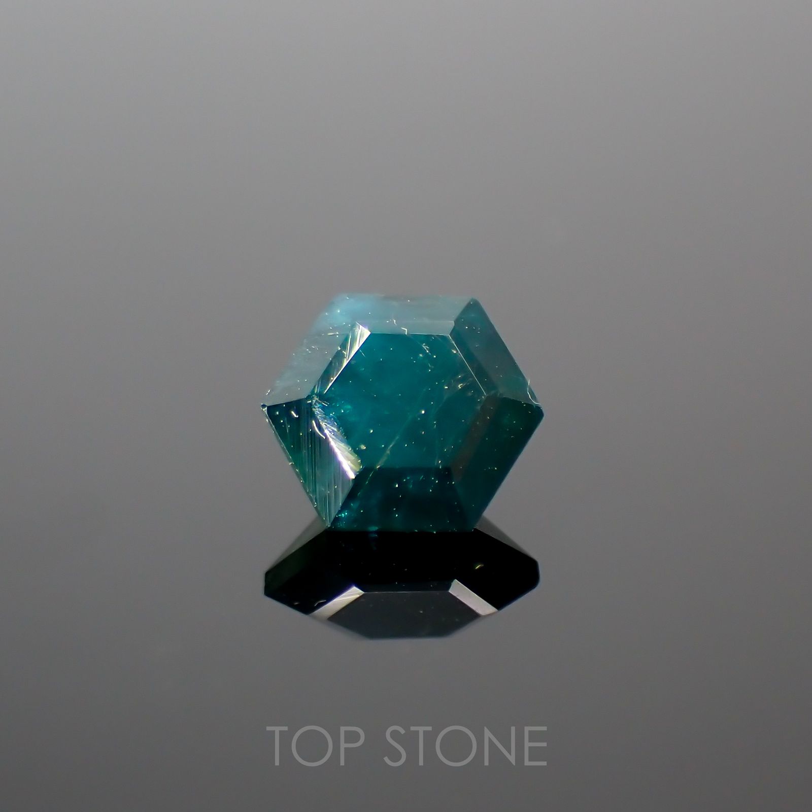 ◇ヘキサゴンカット◇グランディディエライト マダガスカル産 ルース 0.59ct[210813061]5×4.9mm前後